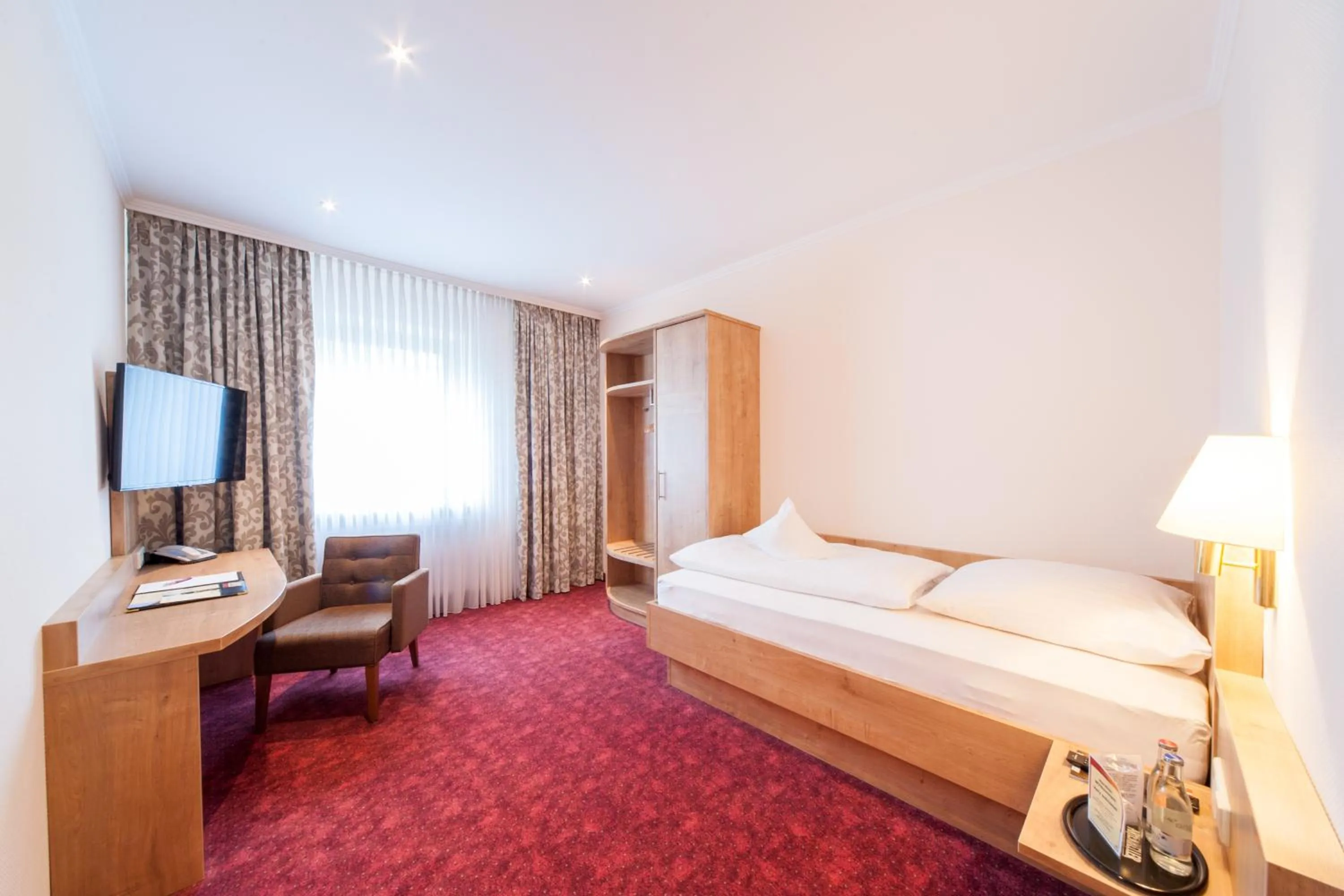 Photo of the whole room, Bed in Hotel Restaurant Bullerdieck