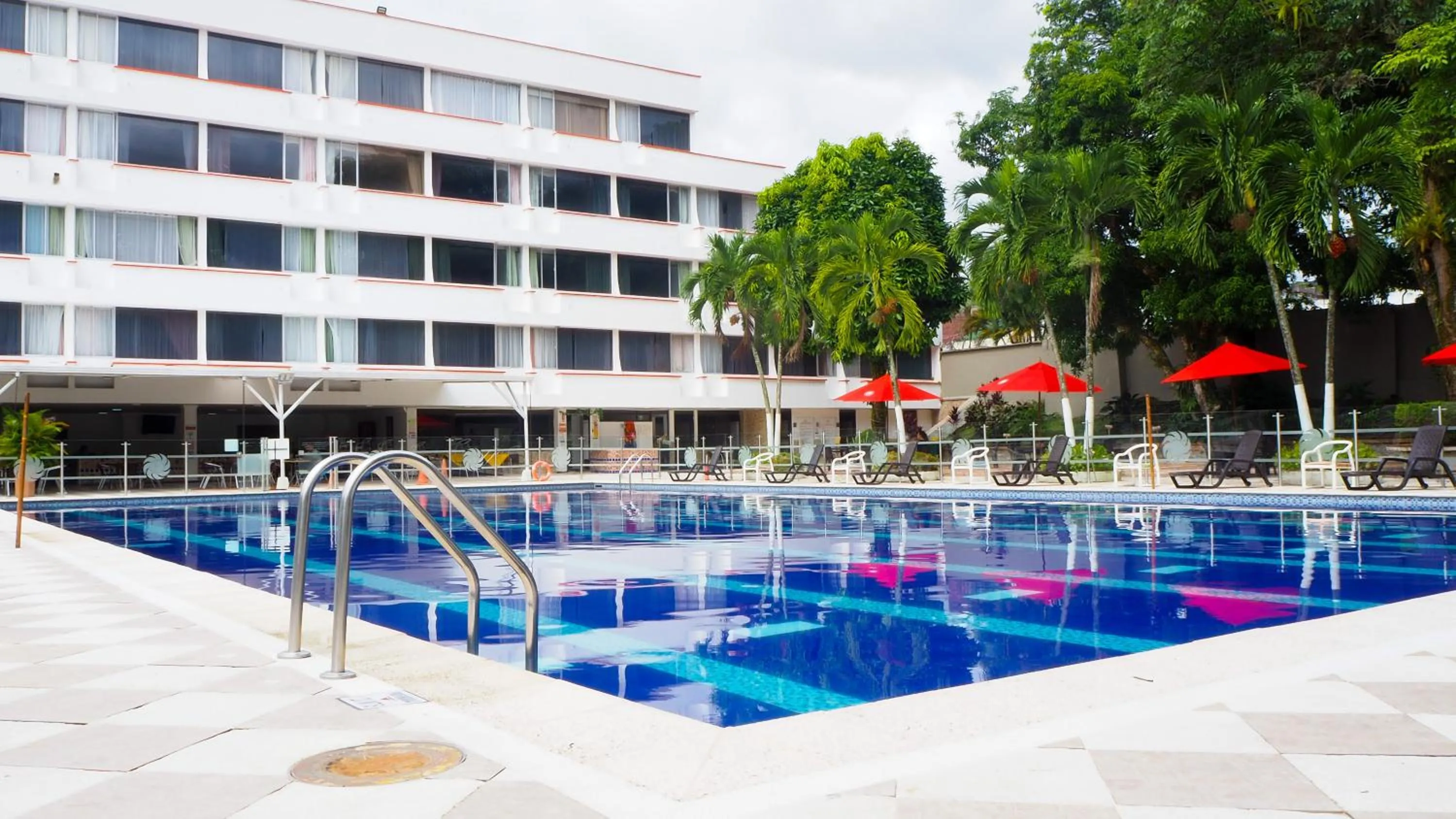 Swimming pool in Hotel del Llano