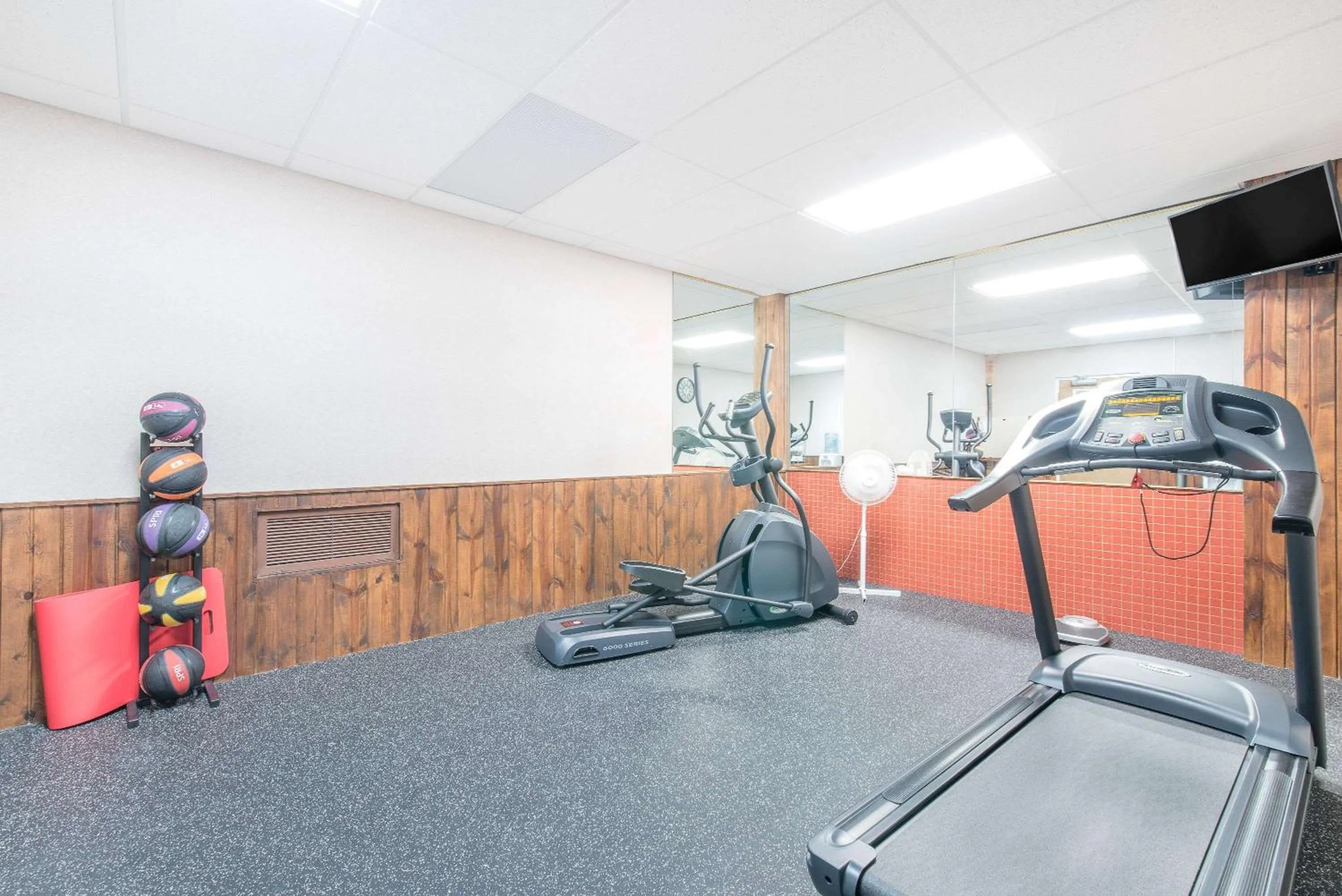 Fitness centre/facilities in Days Inn by Wyndham West Rapid City