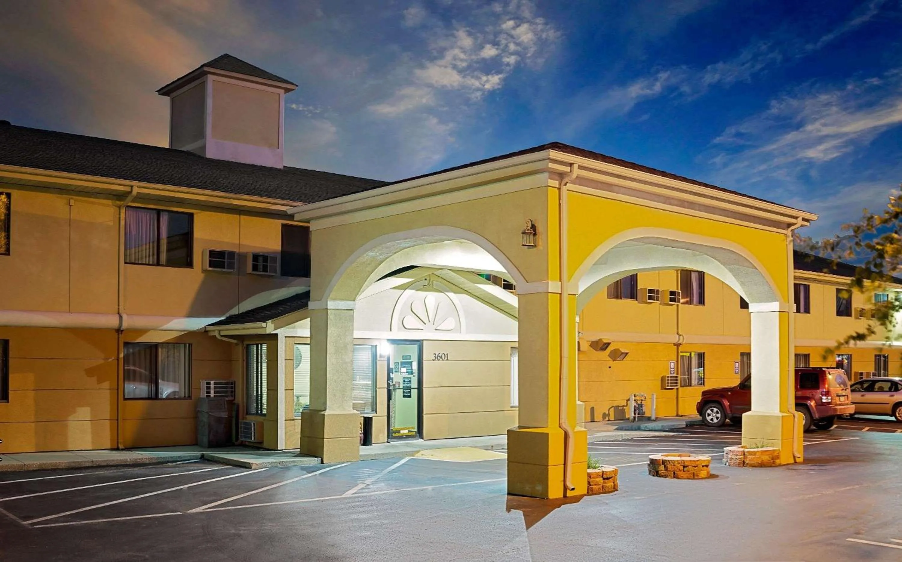 Property building in Super 8 by Wyndham Muncie/Ball St. College Area