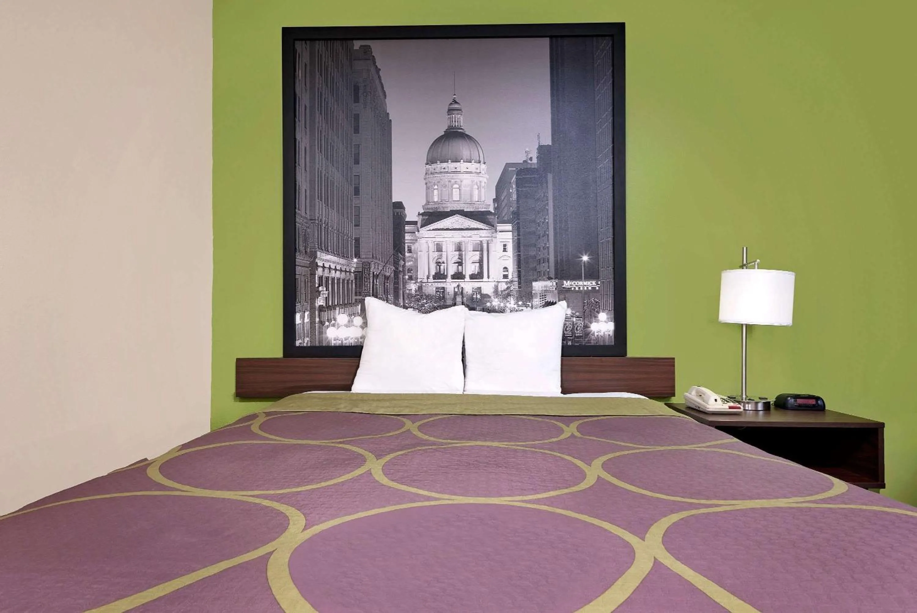 Photo of the whole room, Bed in Super 8 by Wyndham Muncie/Ball St. College Area