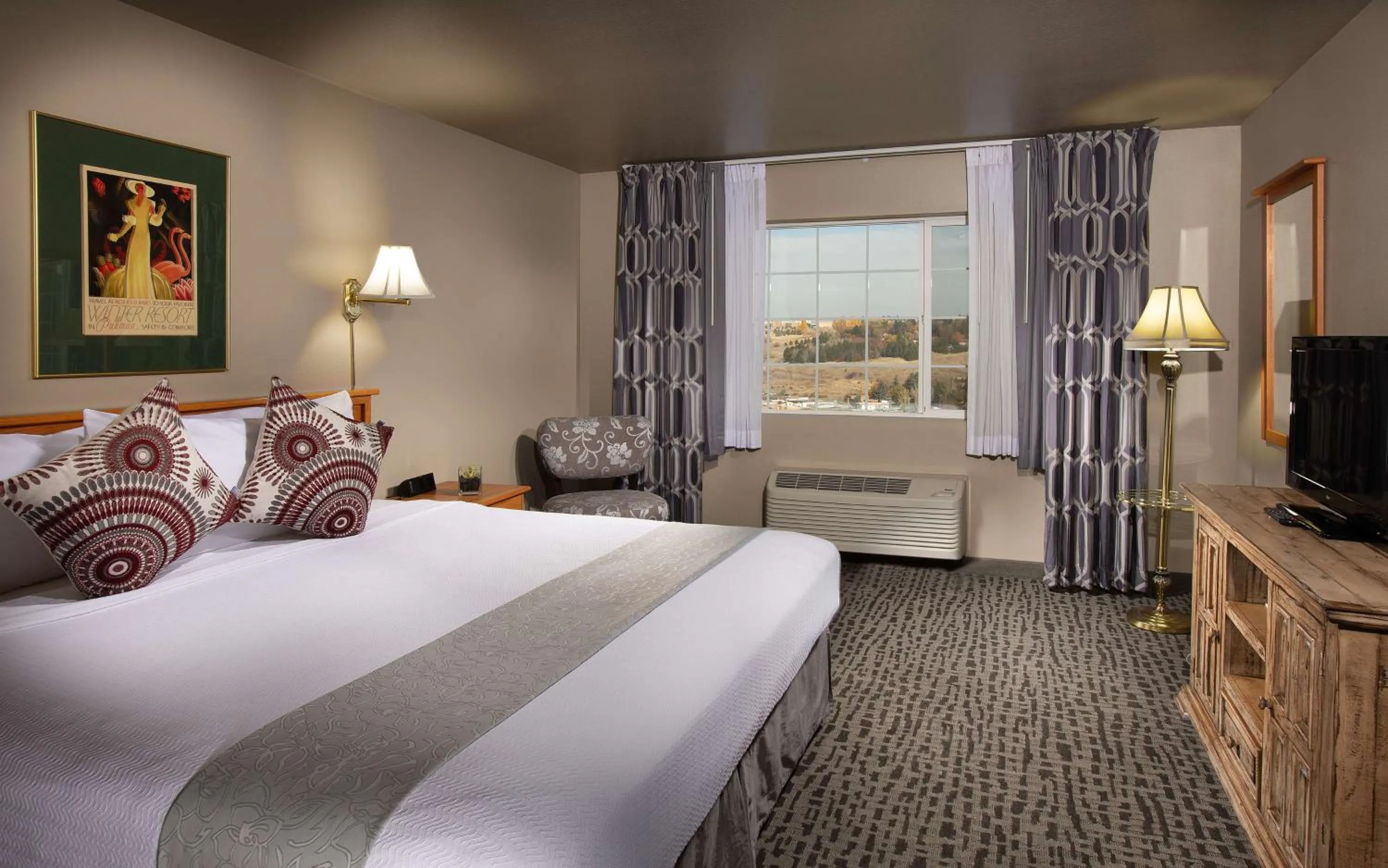 Photo of the whole room, Bed in Coast Hilltop Inn