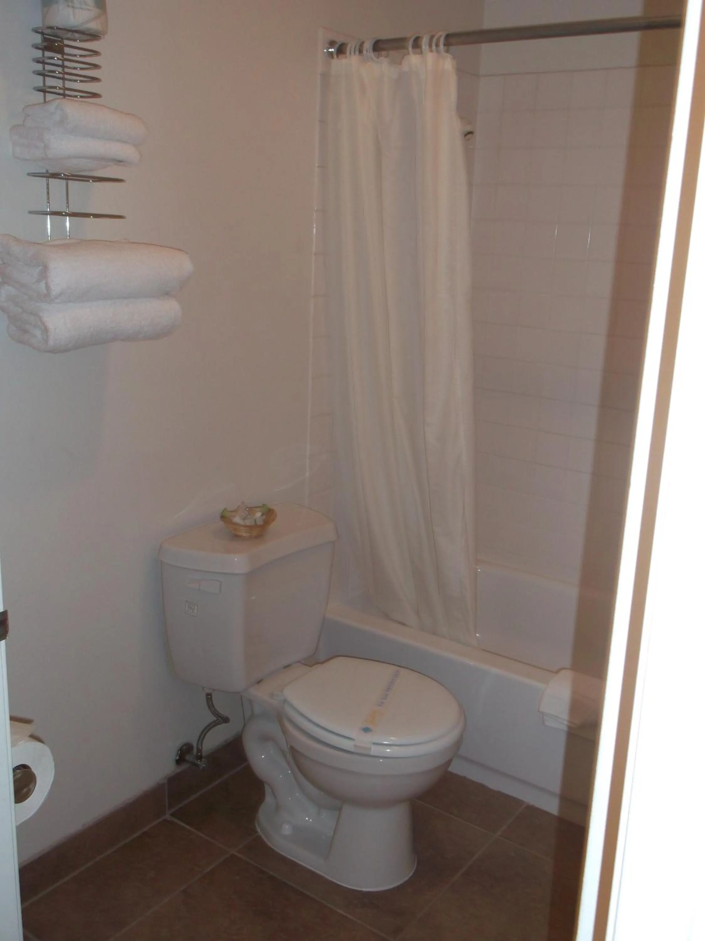 Bathroom in Sunrise Inn