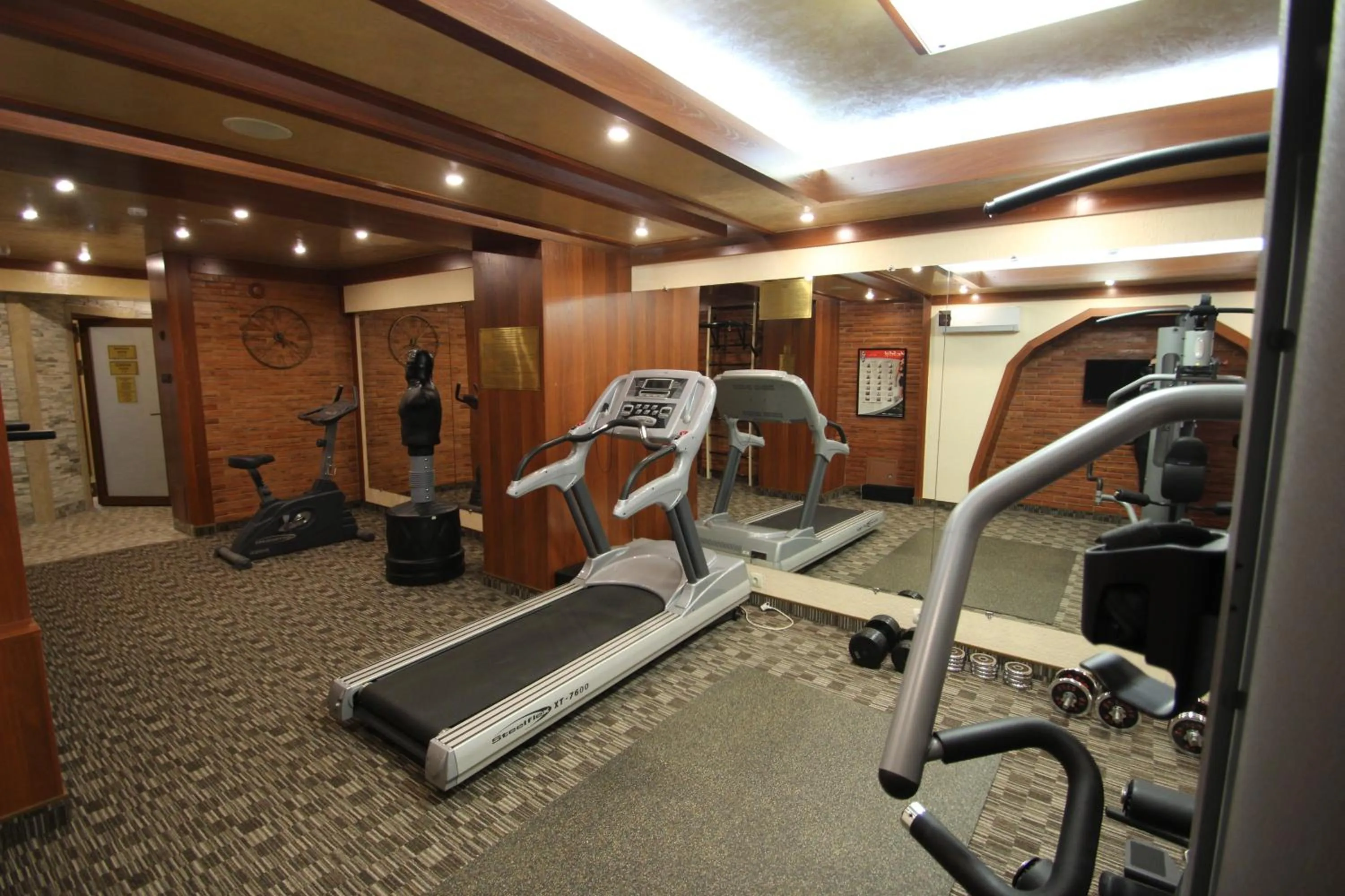Fitness centre/facilities in Hotel Uyut Almaty