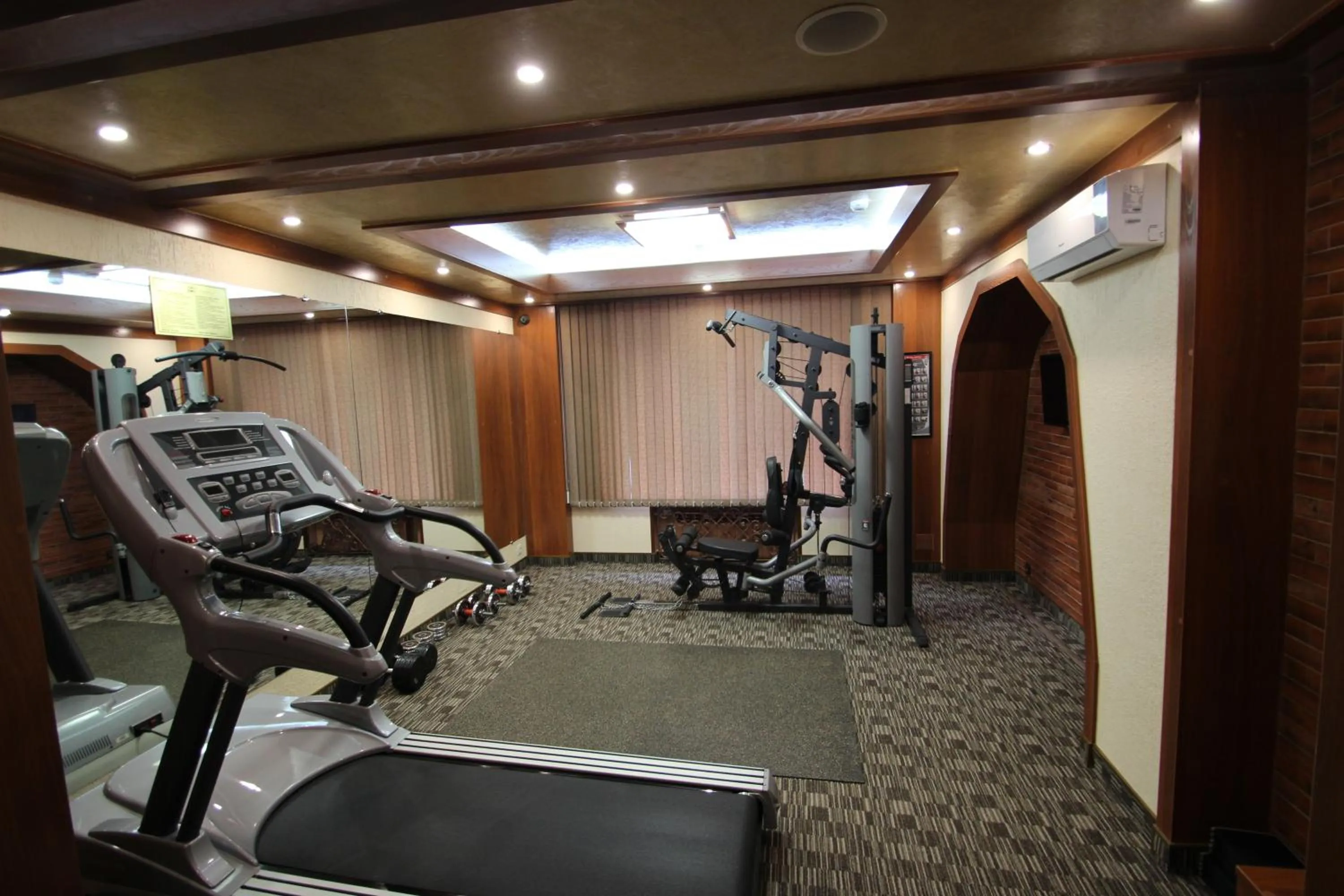 Fitness centre/facilities in Hotel Uyut Almaty