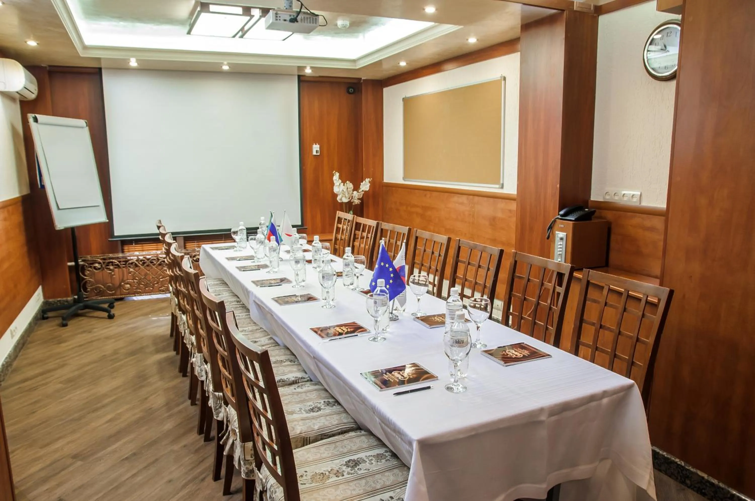 Business facilities in Hotel Uyut Almaty