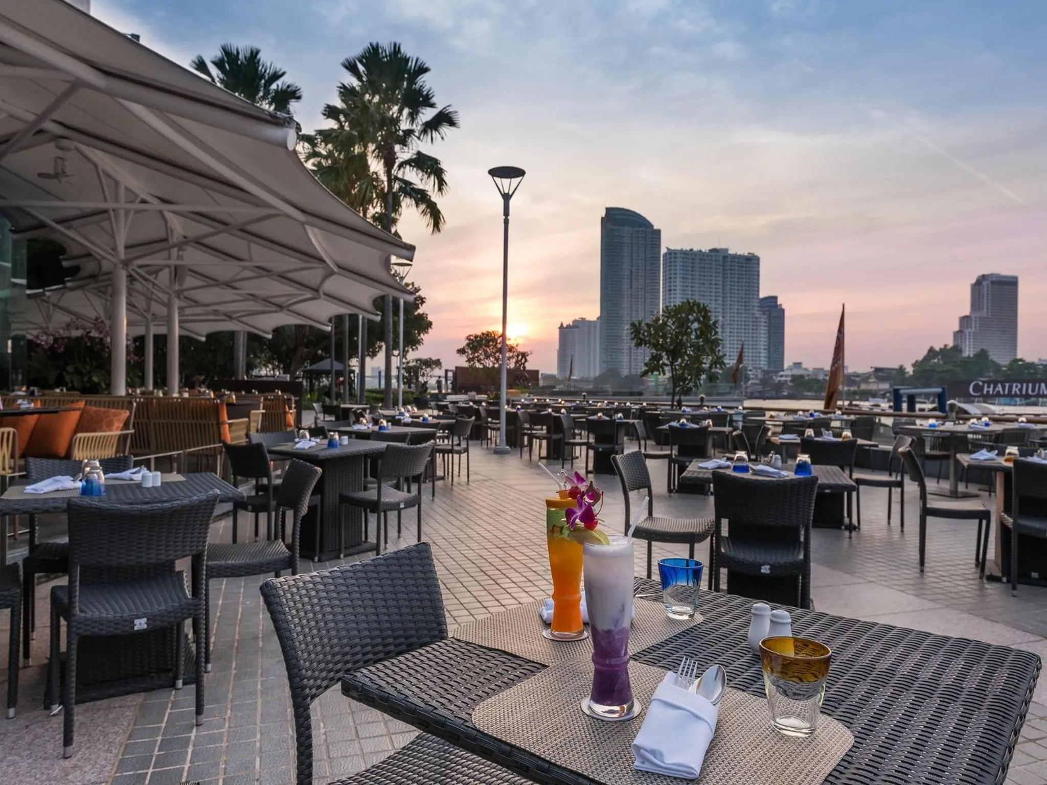 Restaurant/places to eat in Chatrium Hotel Riverside Bangkok