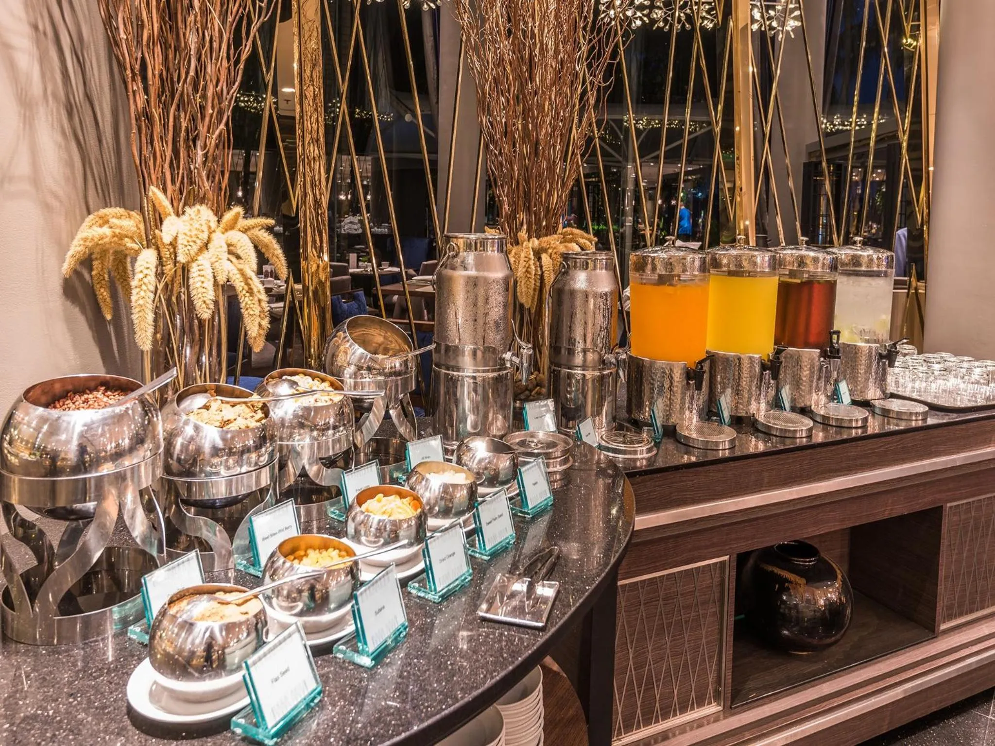 Restaurant/places to eat in Chatrium Hotel Riverside Bangkok