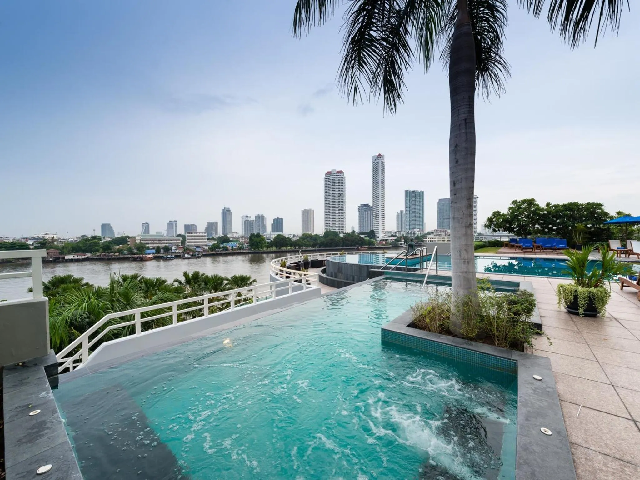Swimming pool in Chatrium Hotel Riverside Bangkok