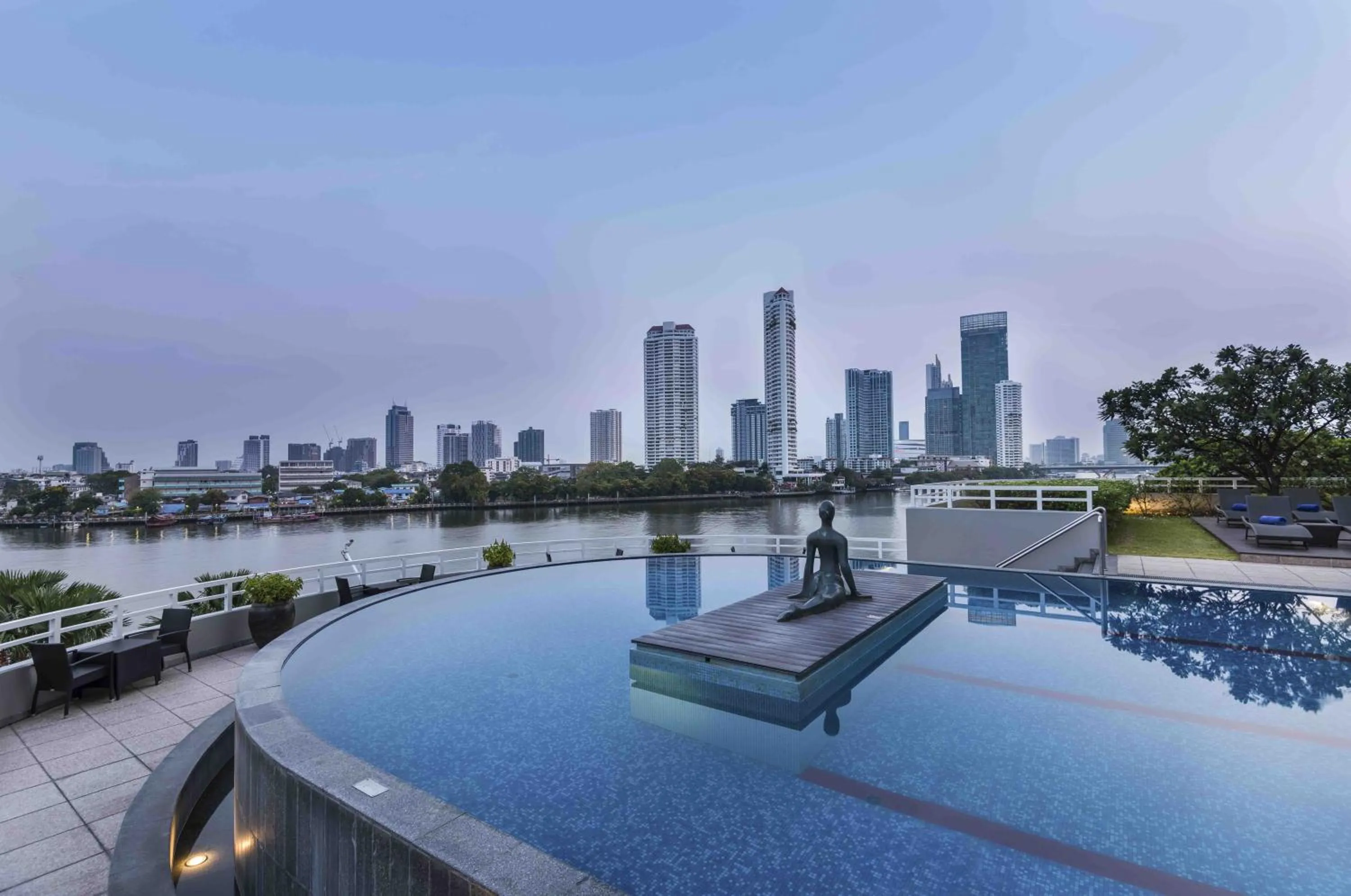 Swimming pool in Chatrium Hotel Riverside Bangkok