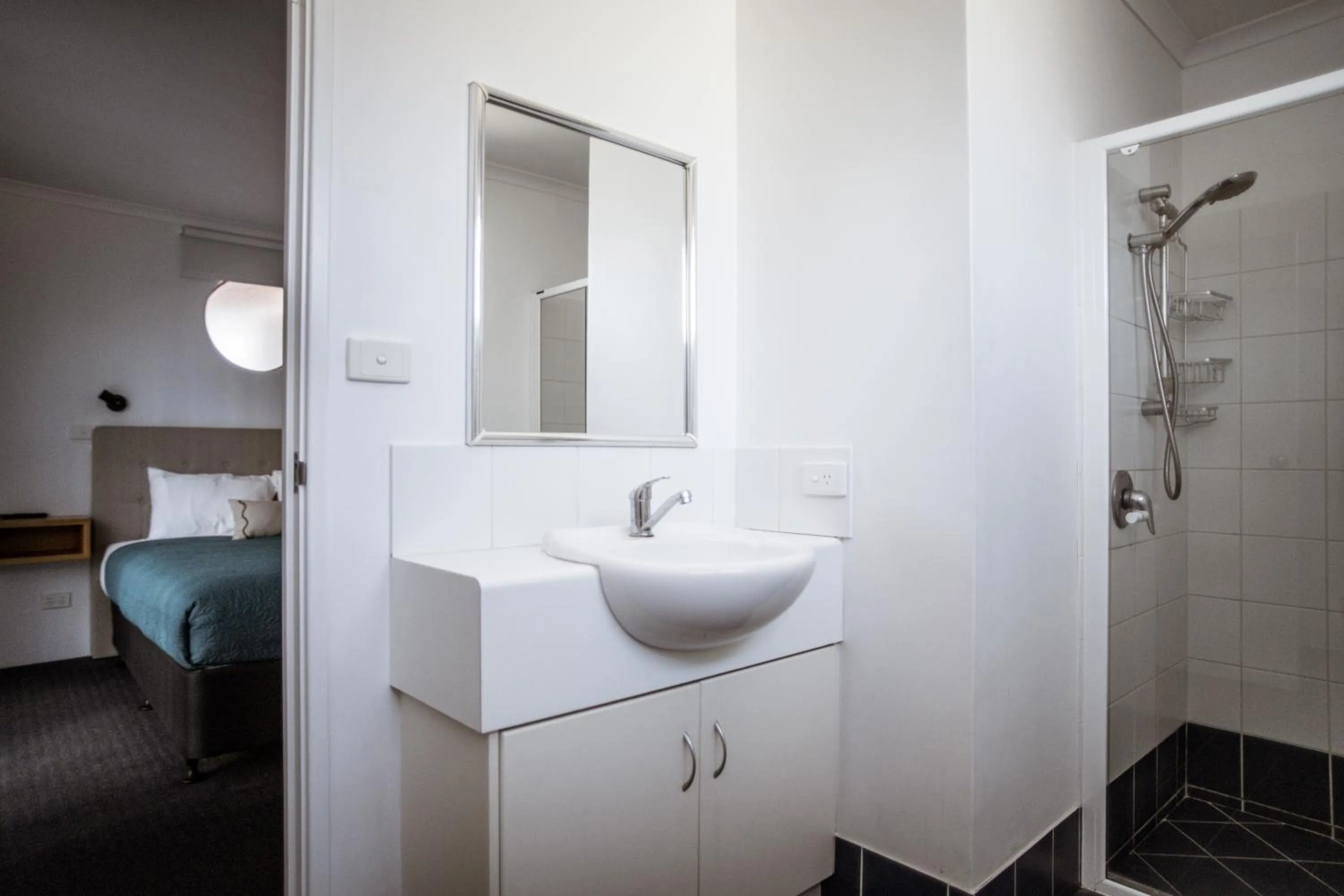 Bathroom, Bed in Archipelago Apartments Esperance