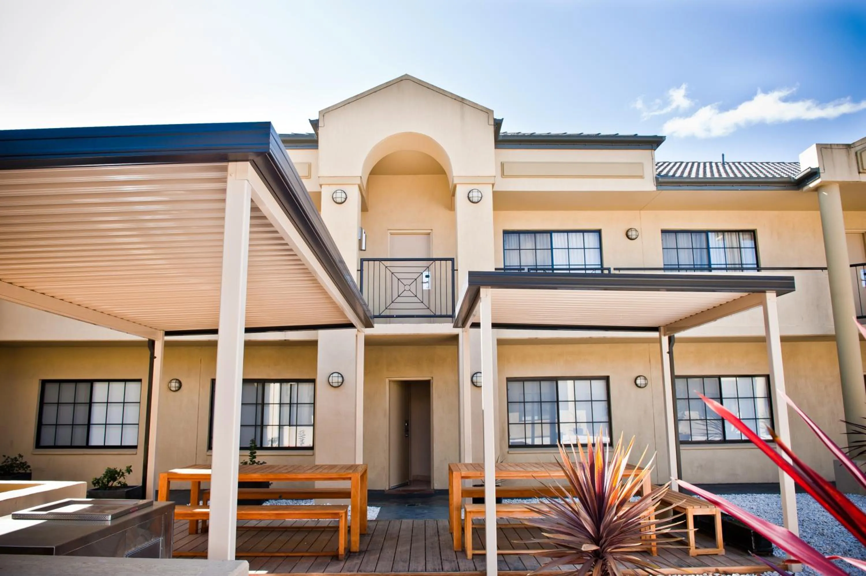 BBQ facilities in Canberra Parklands Central Apartment Hotel Official