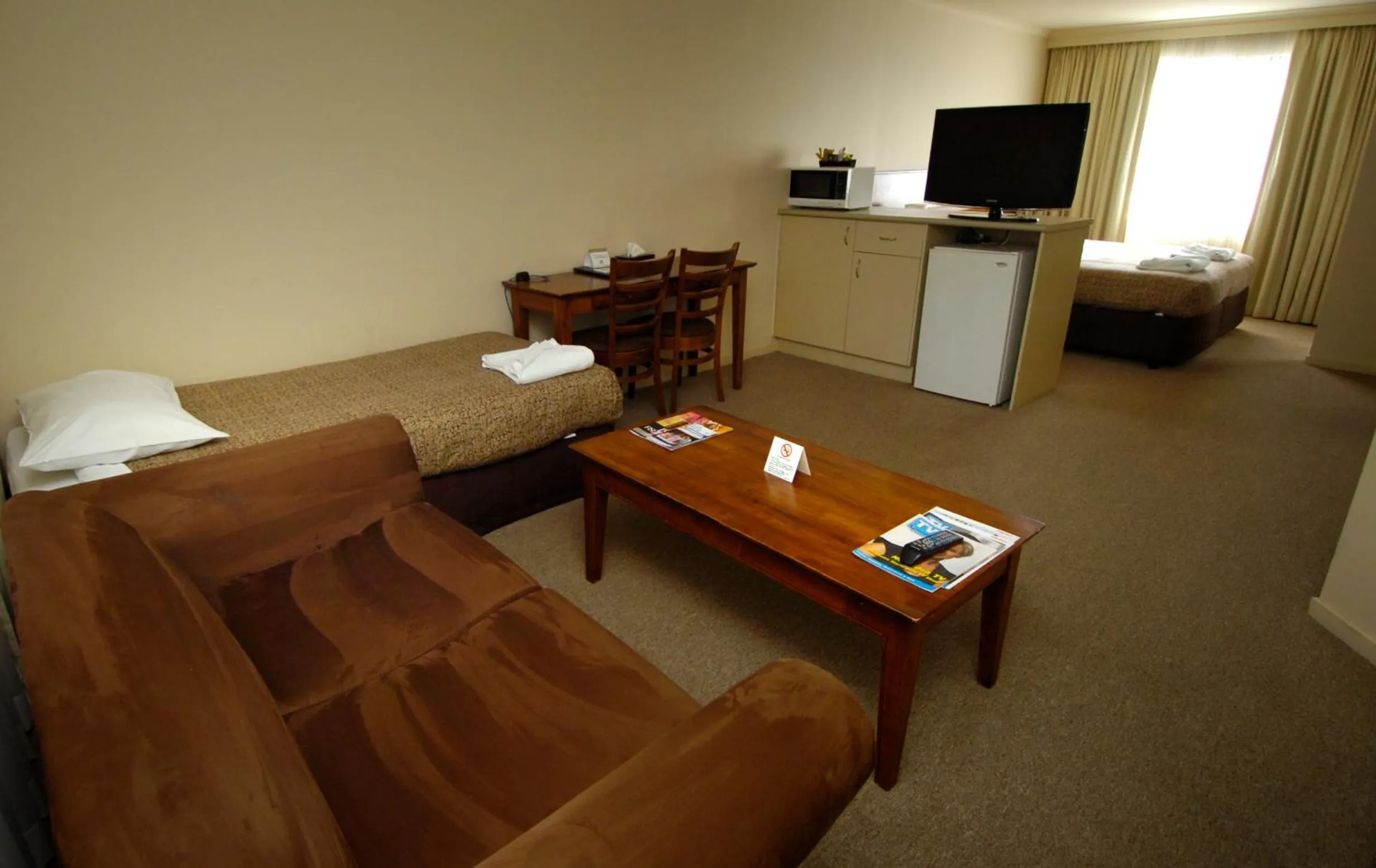Photo of the whole room, Bed in Canberra Parklands Central Apartment Hotel Official