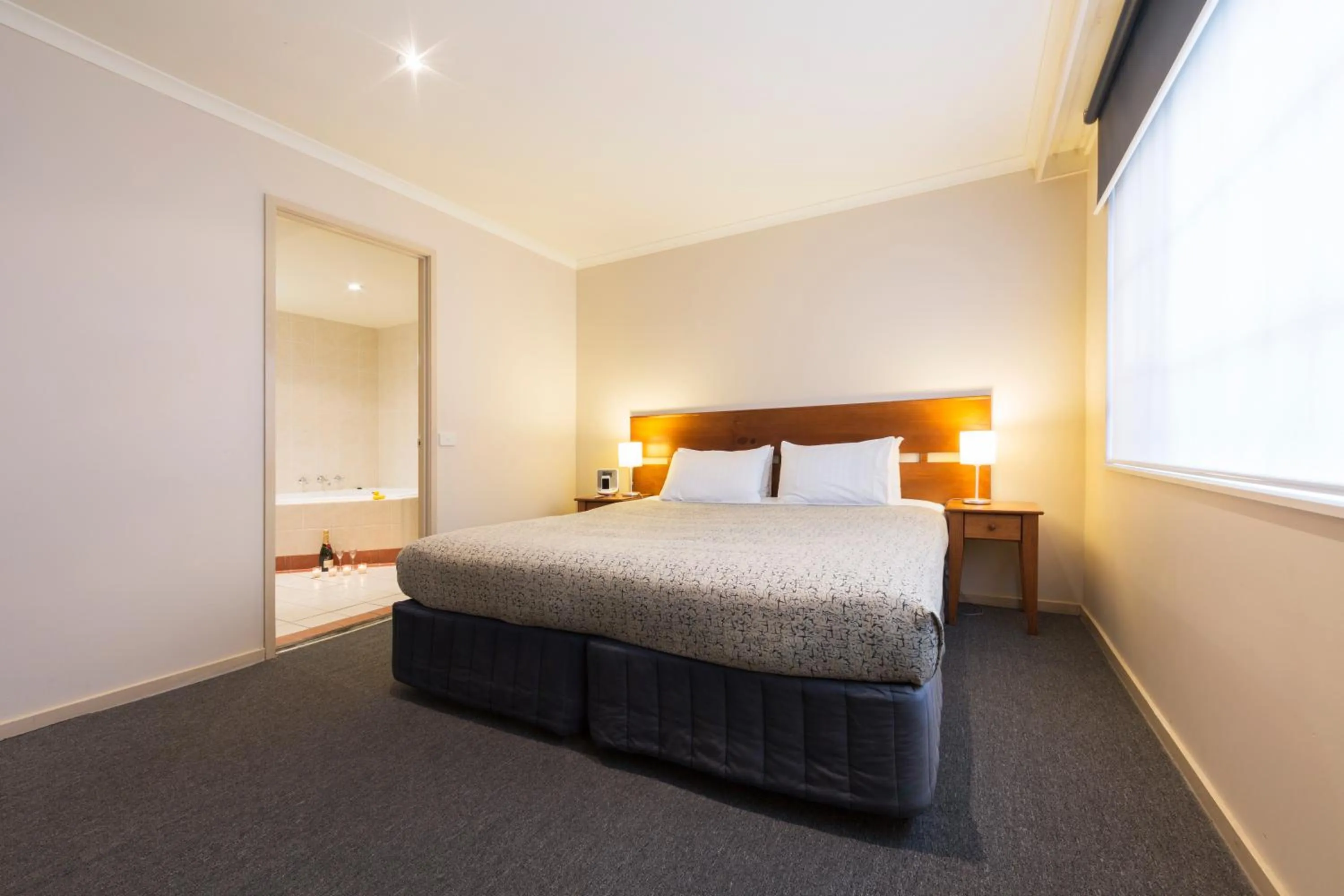 Bedroom, Bed in Canberra Parklands Central Apartment Hotel Official