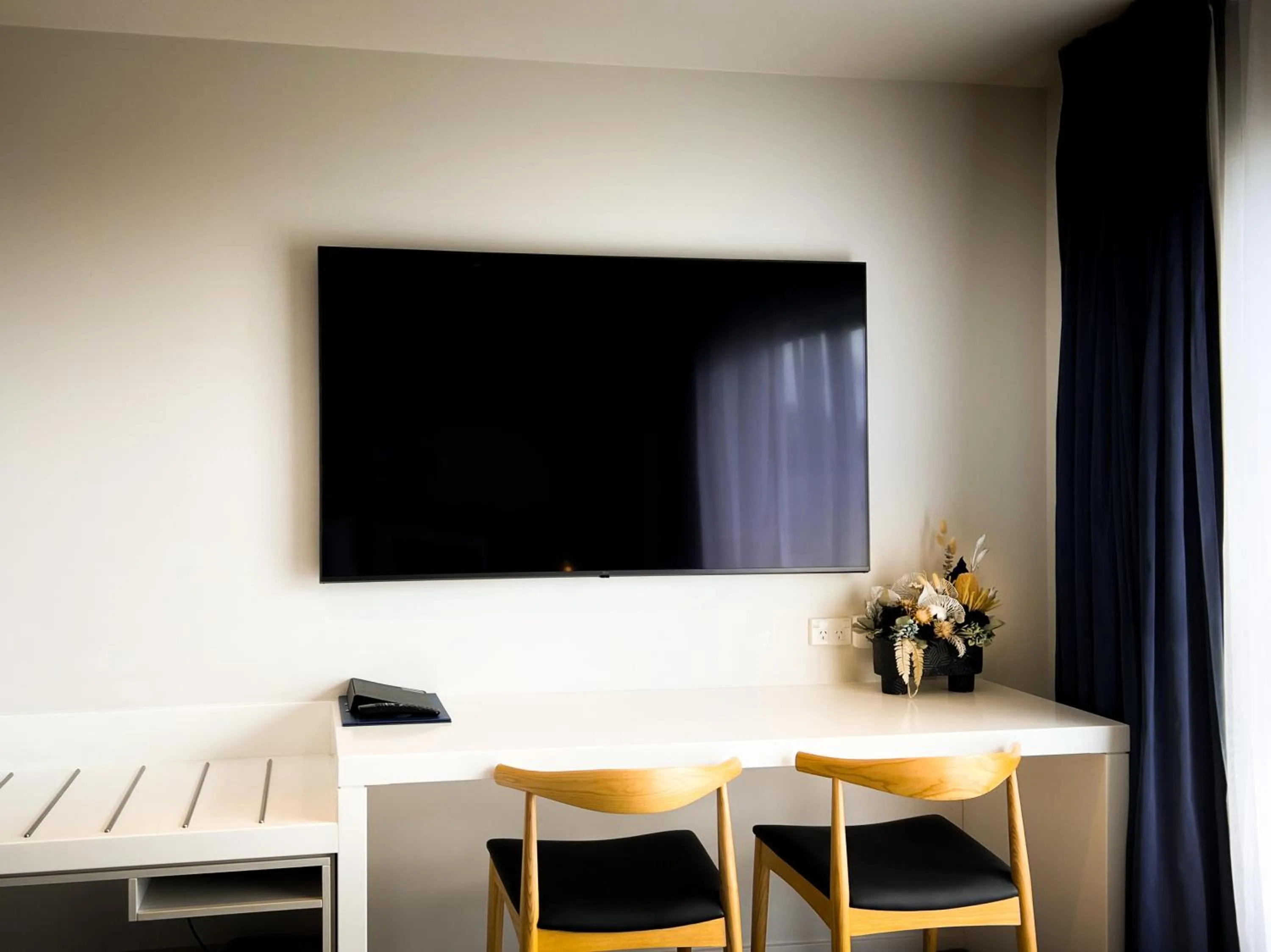 TV and multimedia in The Sails Nelson