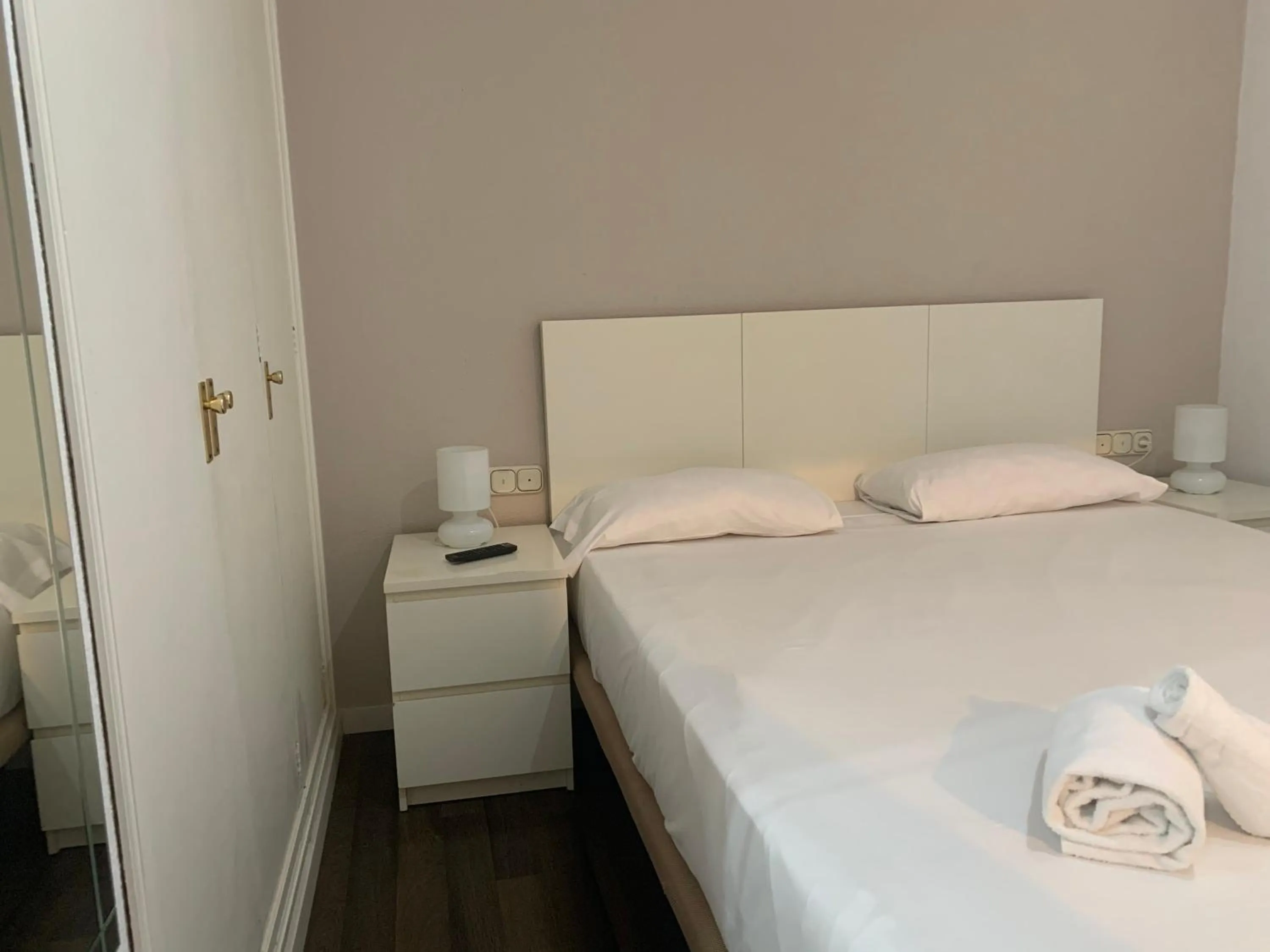 Bedroom, Bed in Zerka Centro