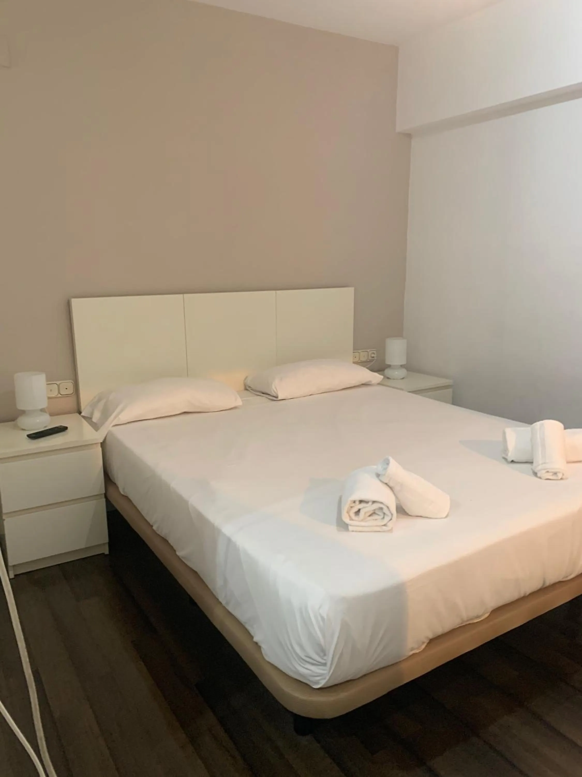 Bedroom, Bed in Zerka Centro