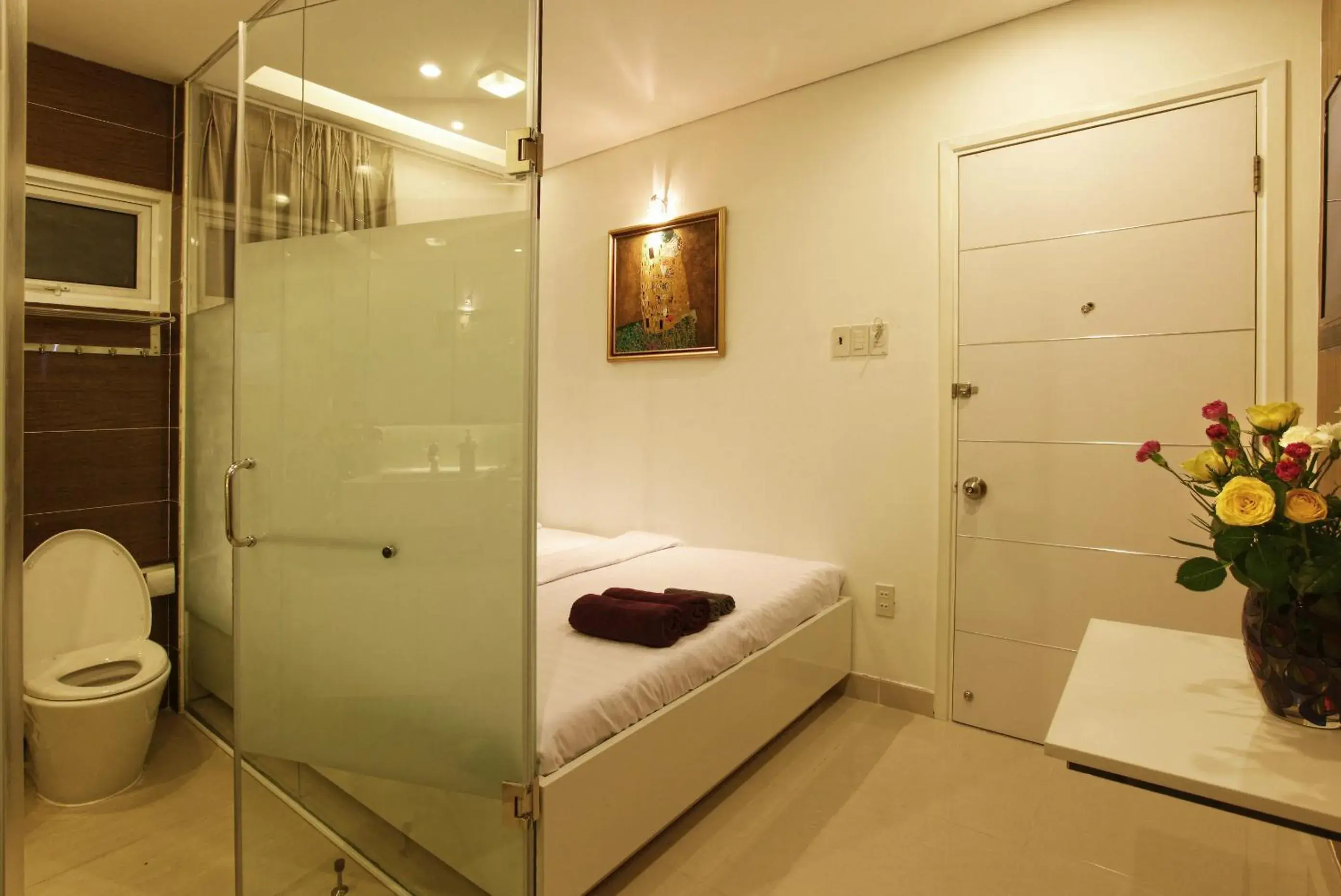 Standard Double Room without Window in Yellow House Saigon Standard Double Room without Window in Yellow House Saigon