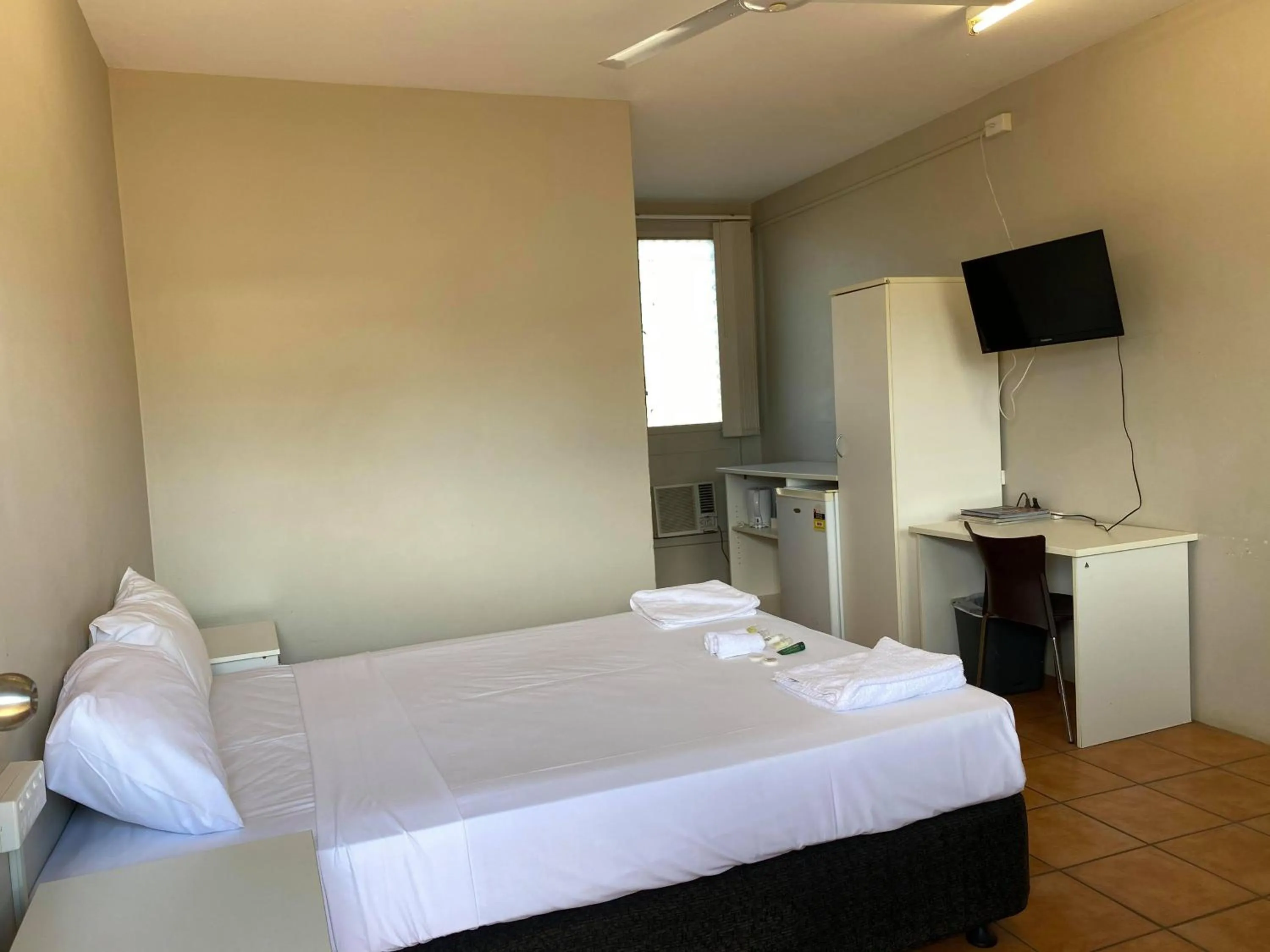 Photo of the whole room, Bed in Darwin Resort