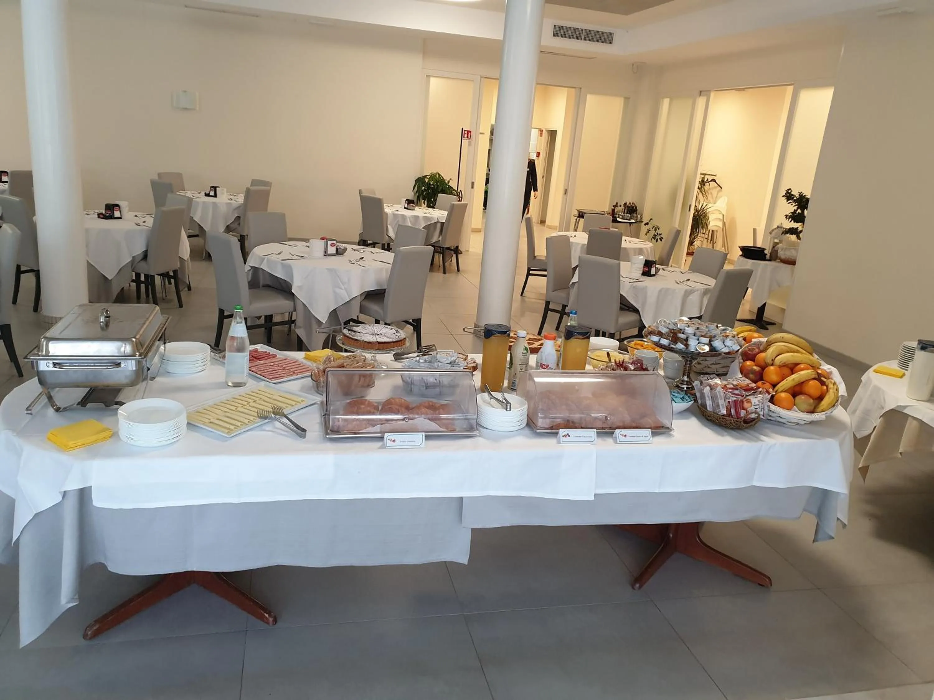 Restaurant/places to eat in Risthotel Airport