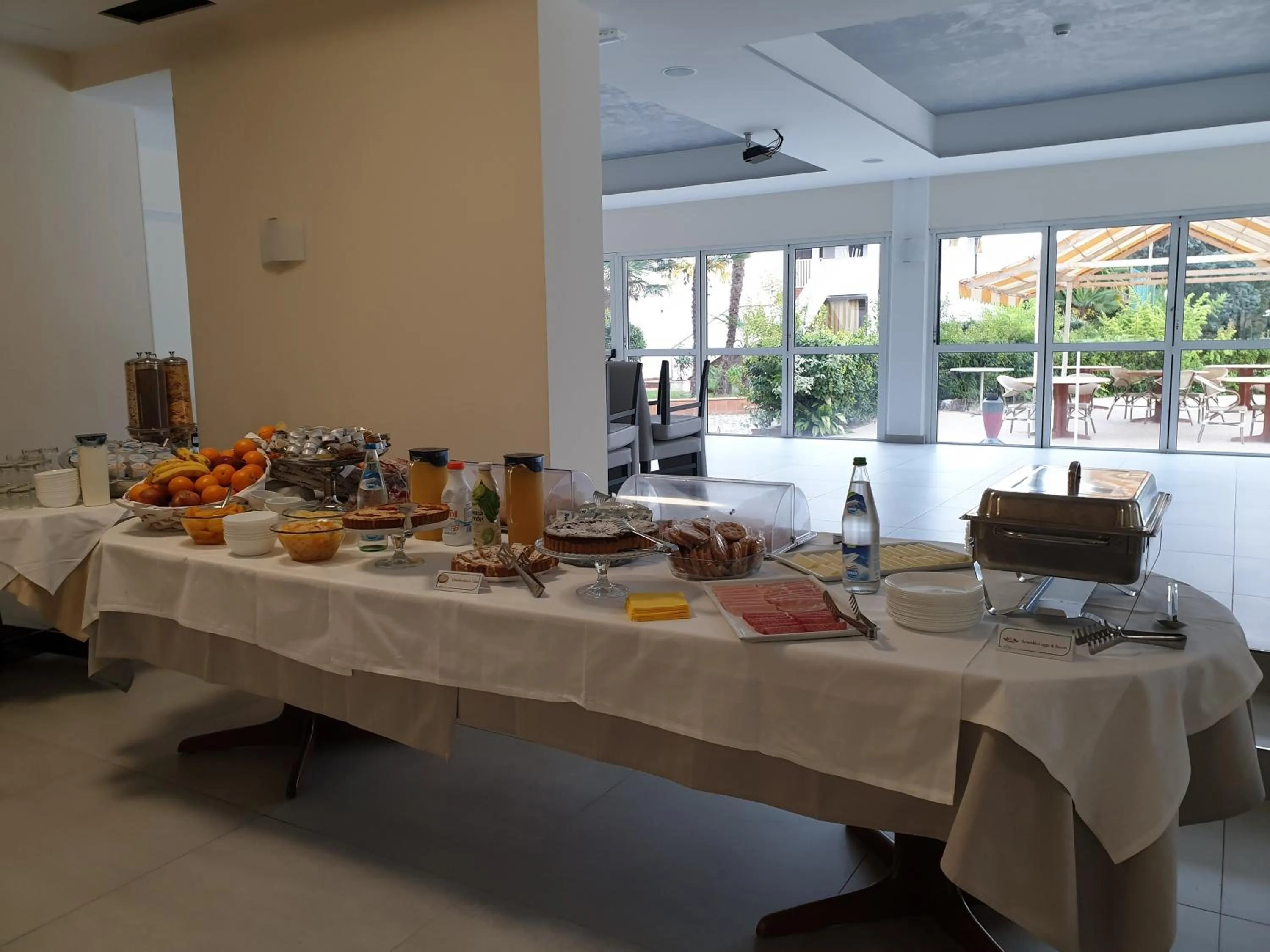 Restaurant/places to eat in Risthotel Airport