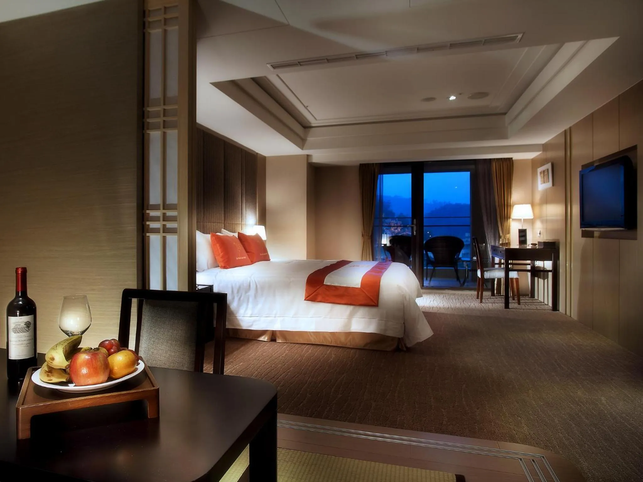 Bedroom, Bed in Sun Moon Lake Hotel