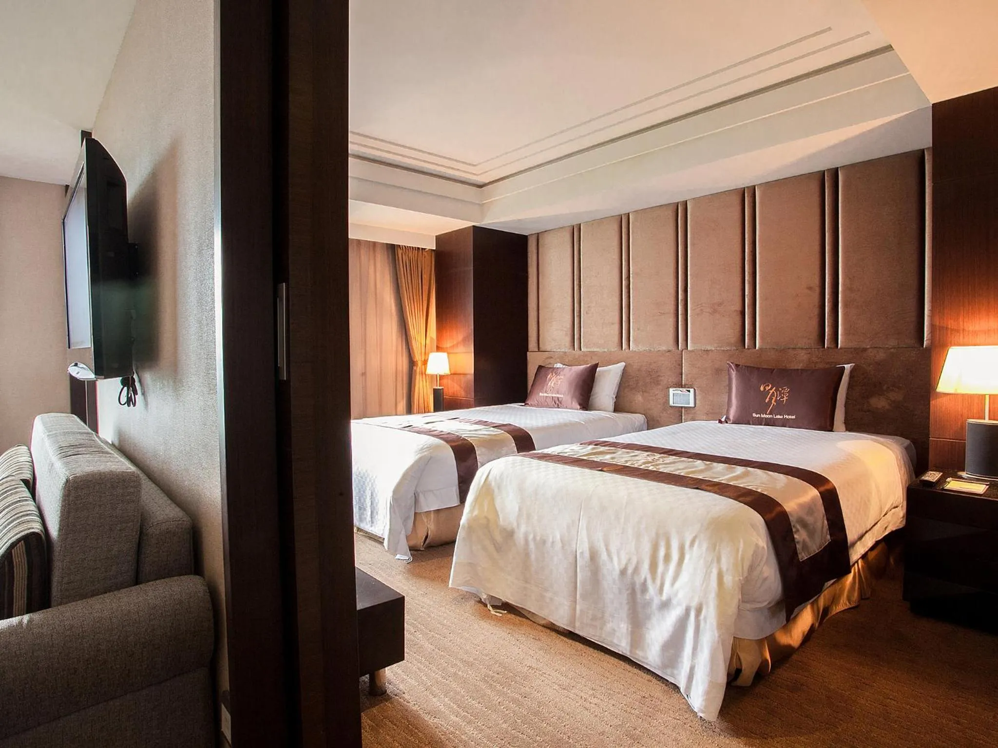 TV and multimedia, Bed in Sun Moon Lake Hotel