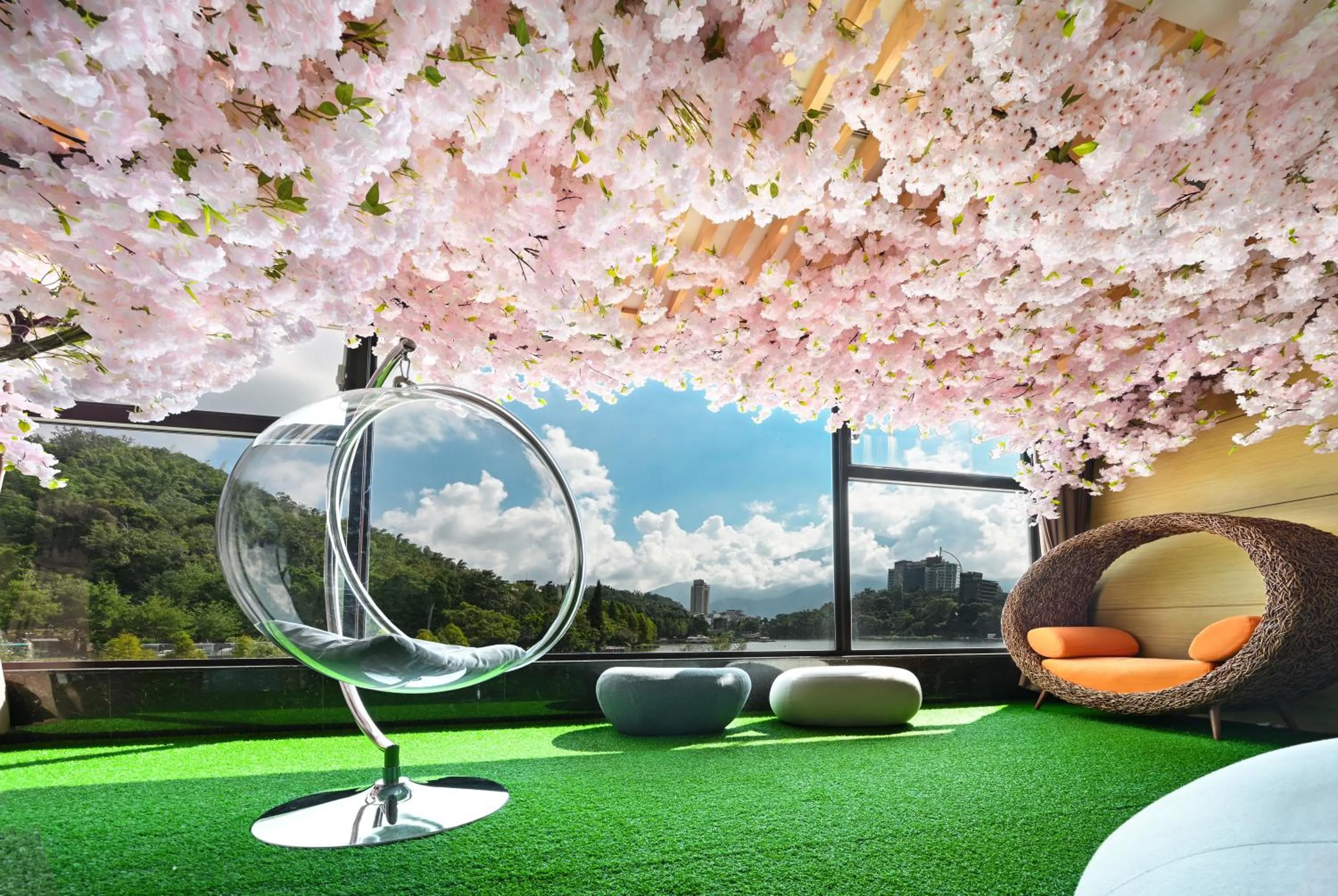 Communal lounge/ TV room in Sun Moon Lake Hotel