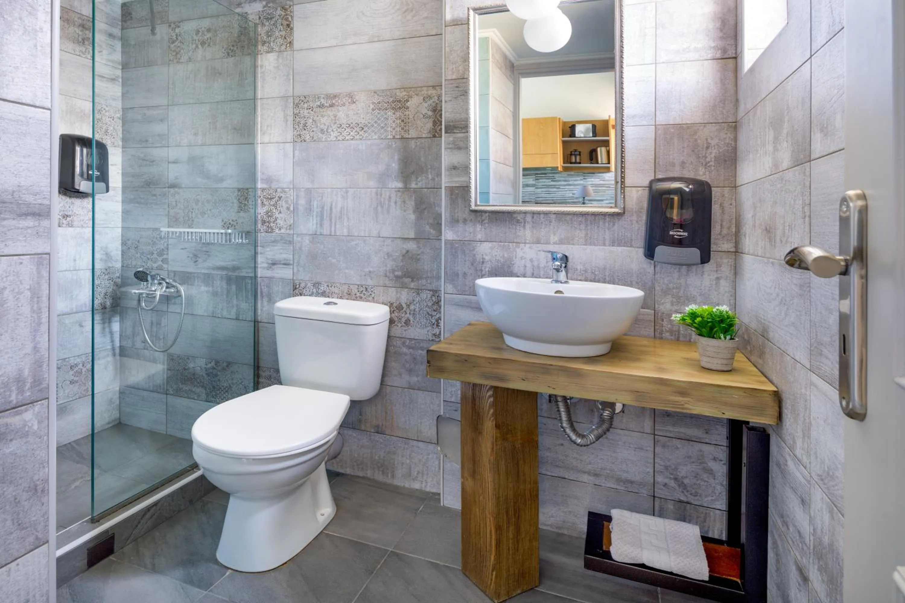 Bathroom in Nireas Hotel