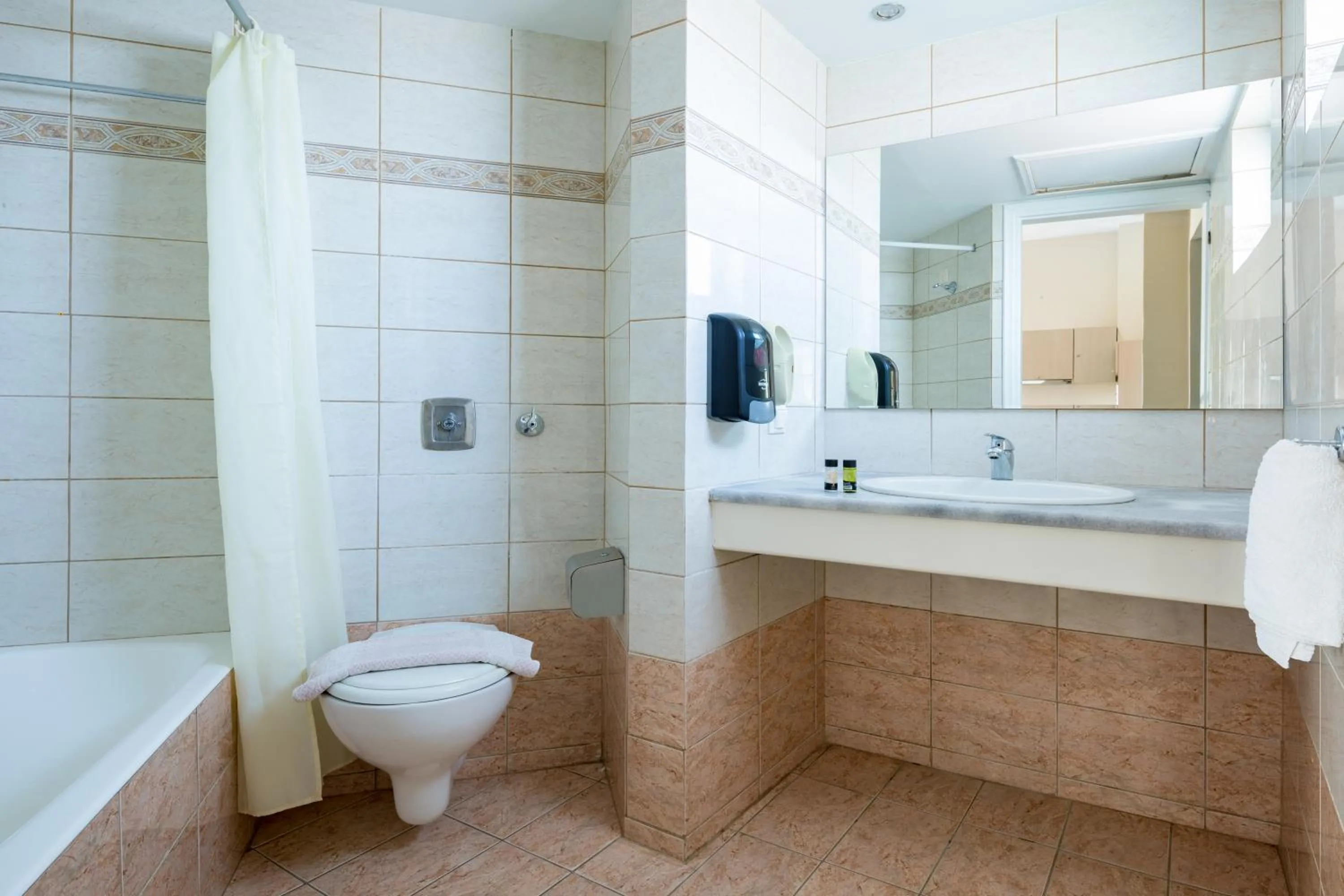 Bathroom in Nireas Hotel