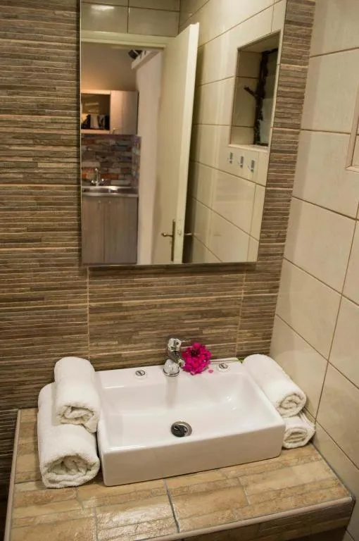 Bathroom in Nireas Hotel