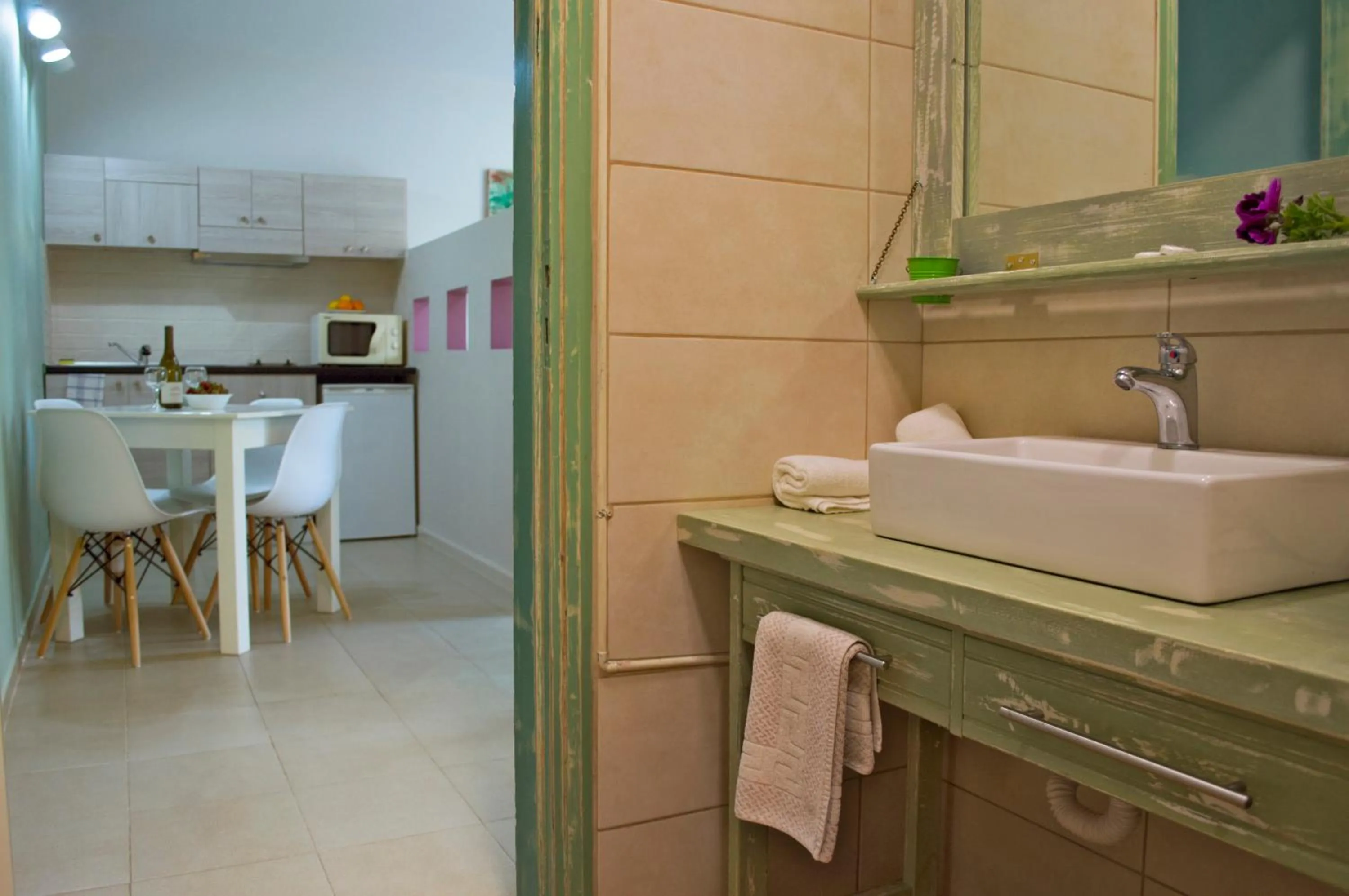 Bathroom in Nireas Hotel