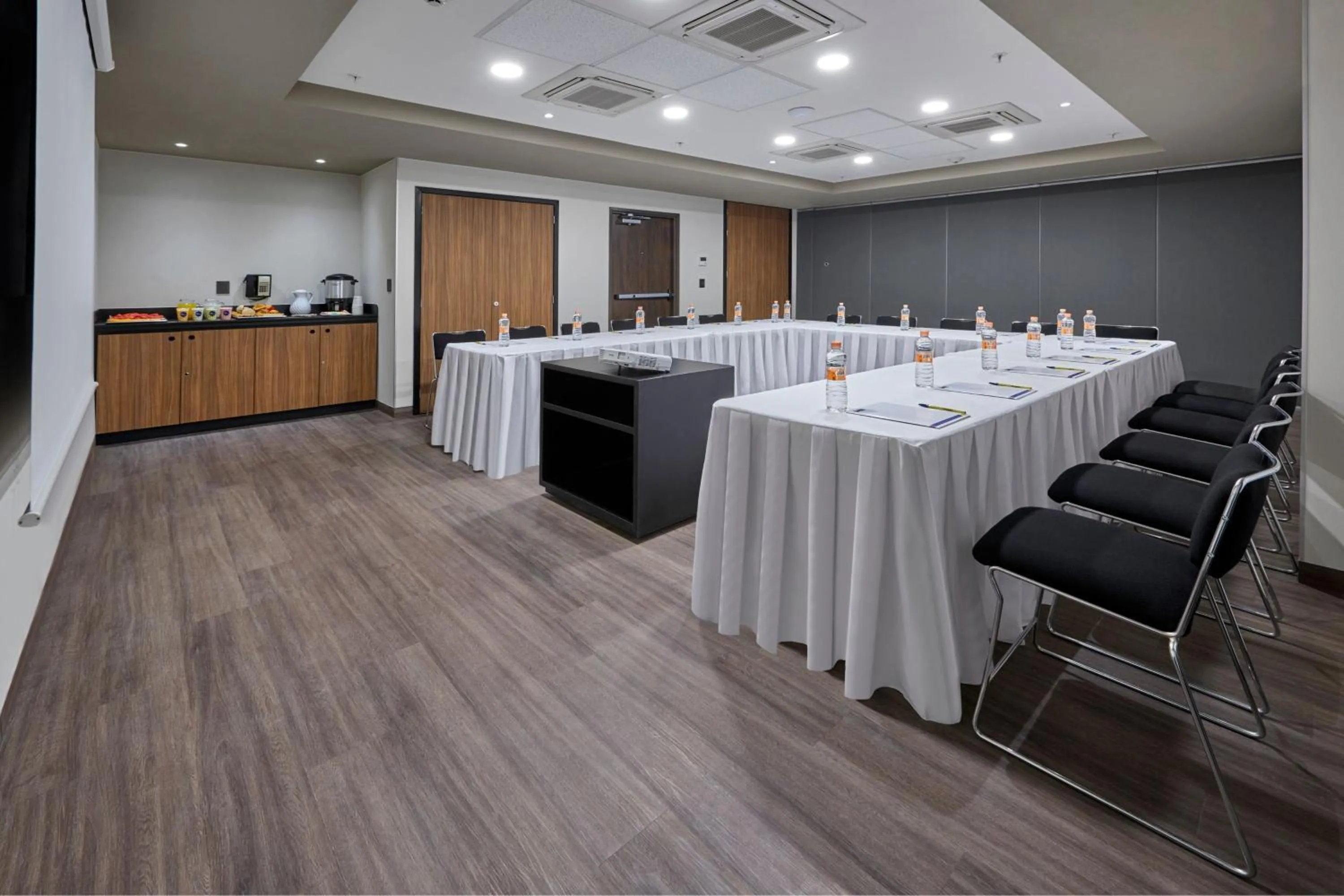 Meeting/conference room in City Express by Marriott Ensenada