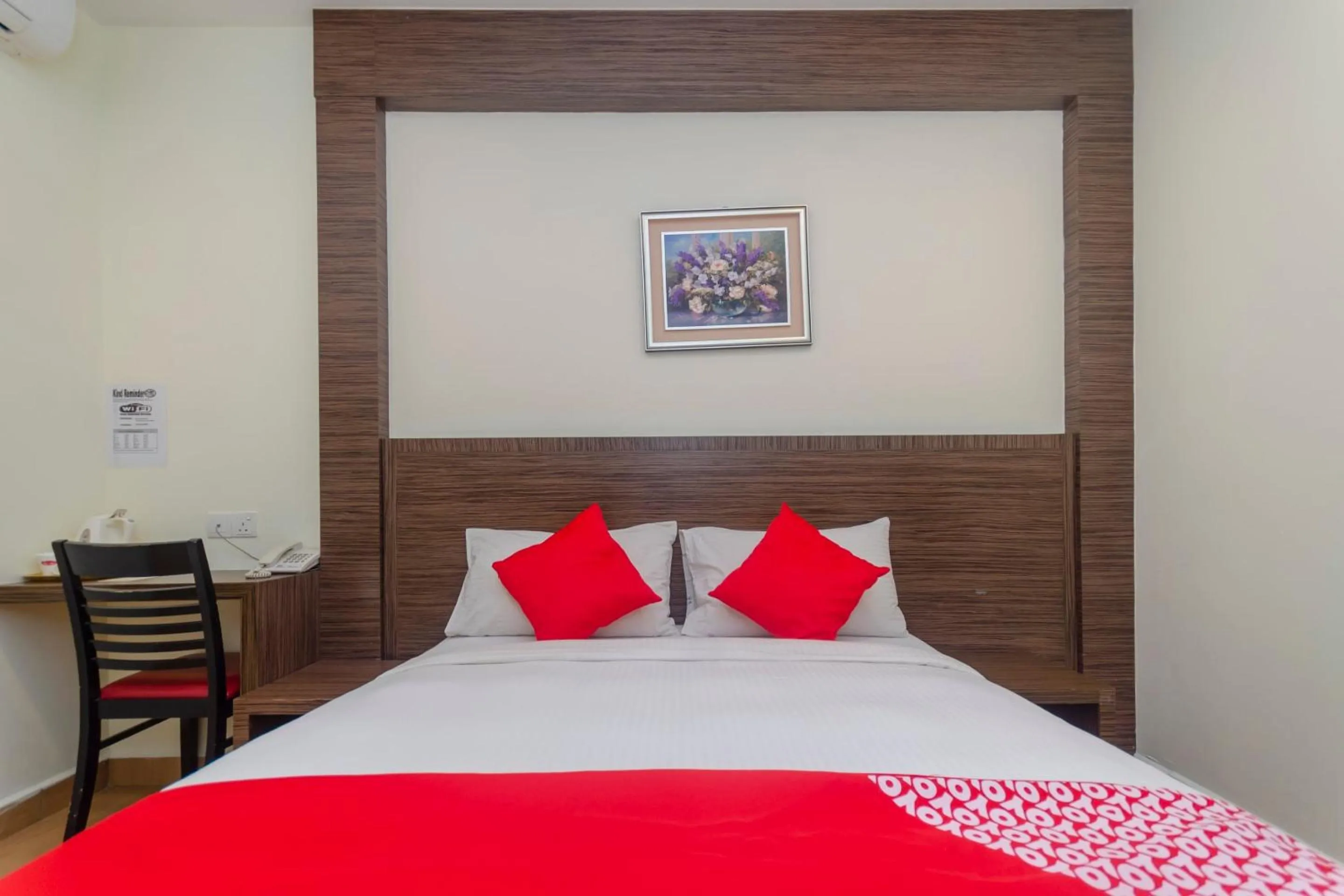 Bedroom, Bed in Hotel O The Vintage Hotel