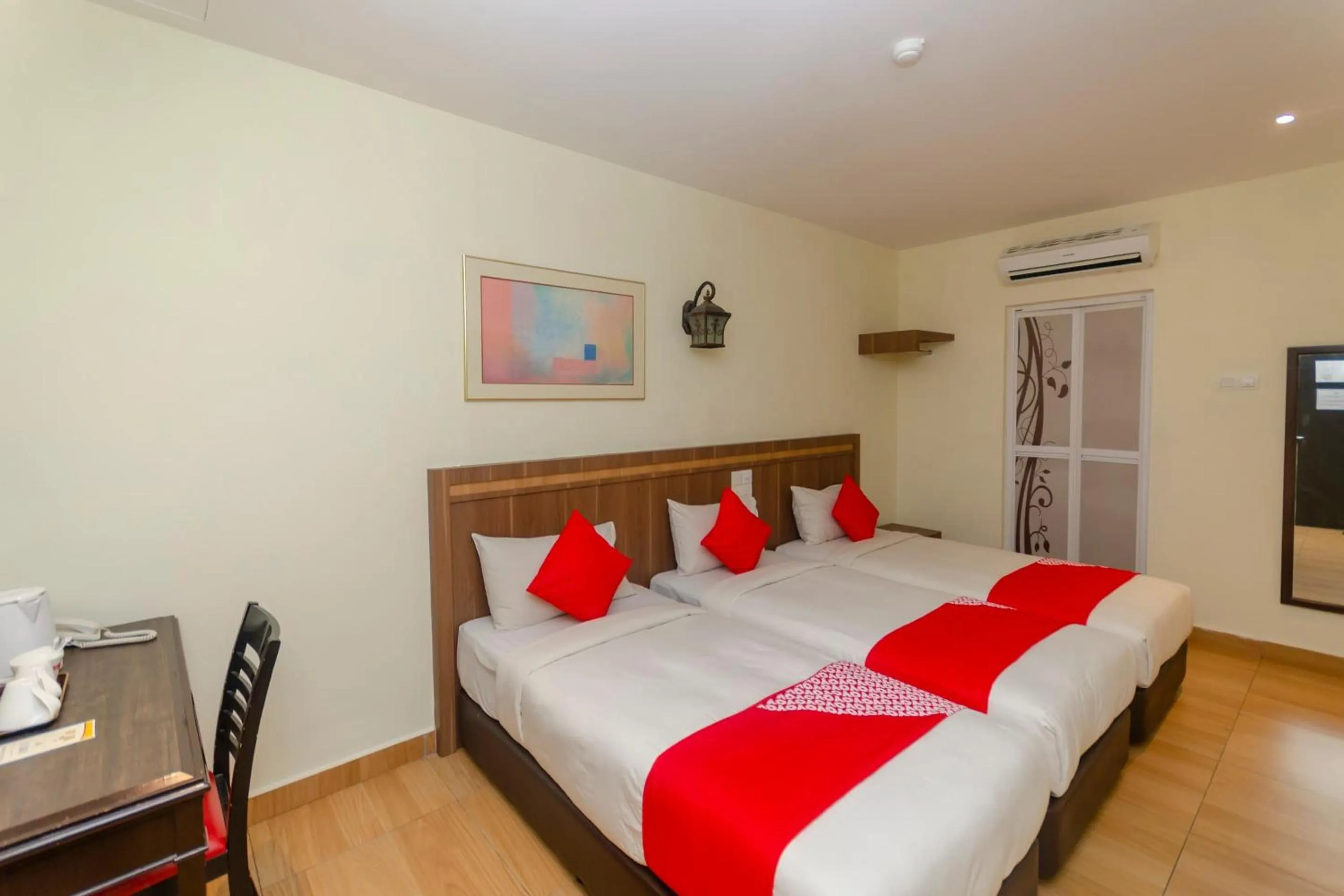 Bedroom, Bed in Hotel O The Vintage Hotel