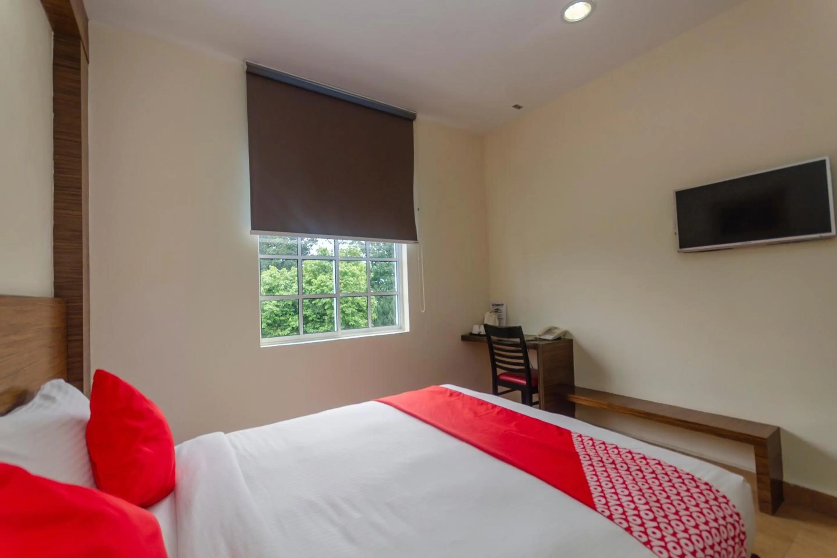 Bedroom, Bed in Hotel O The Vintage Hotel