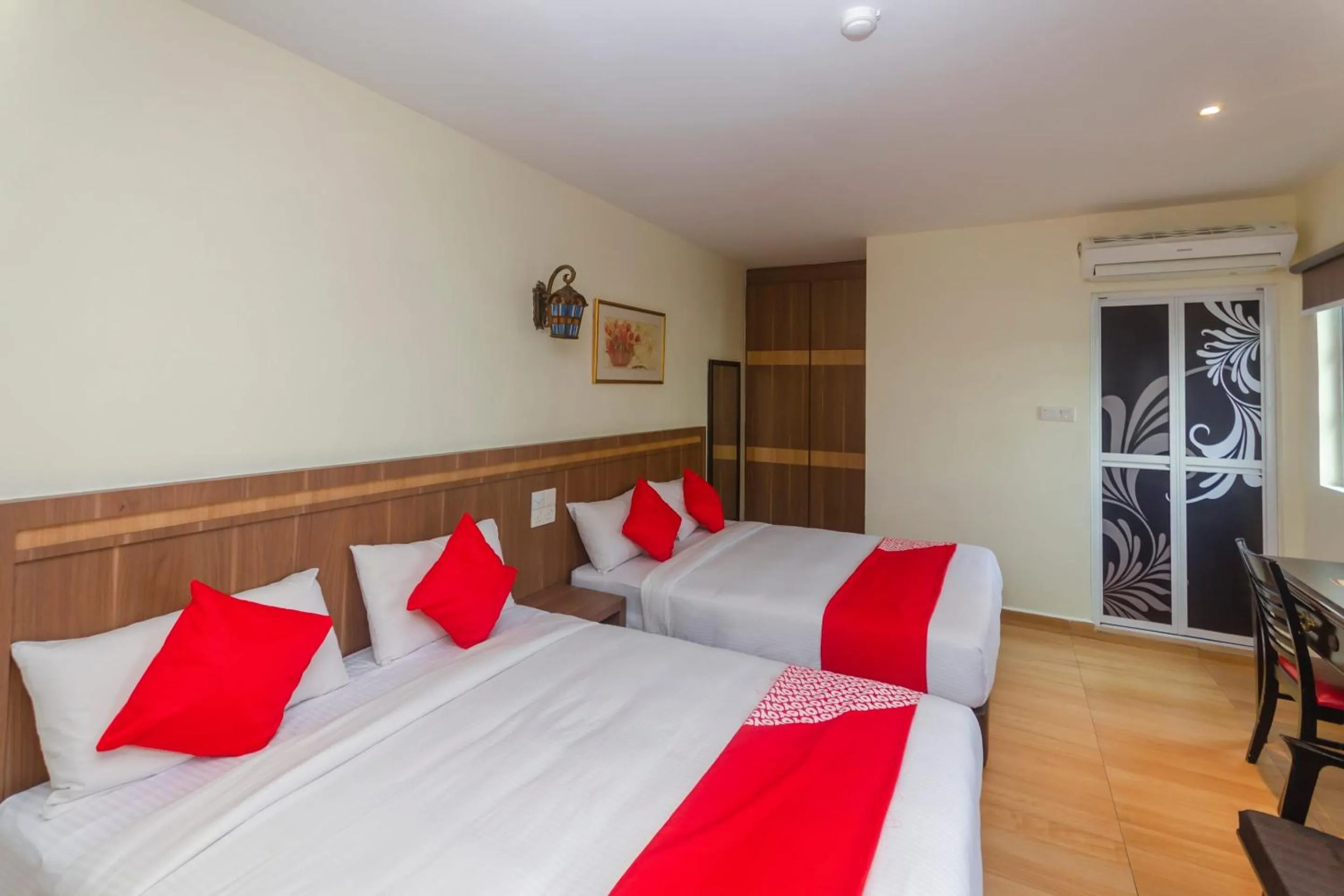 Bedroom, Bed in Hotel O The Vintage Hotel