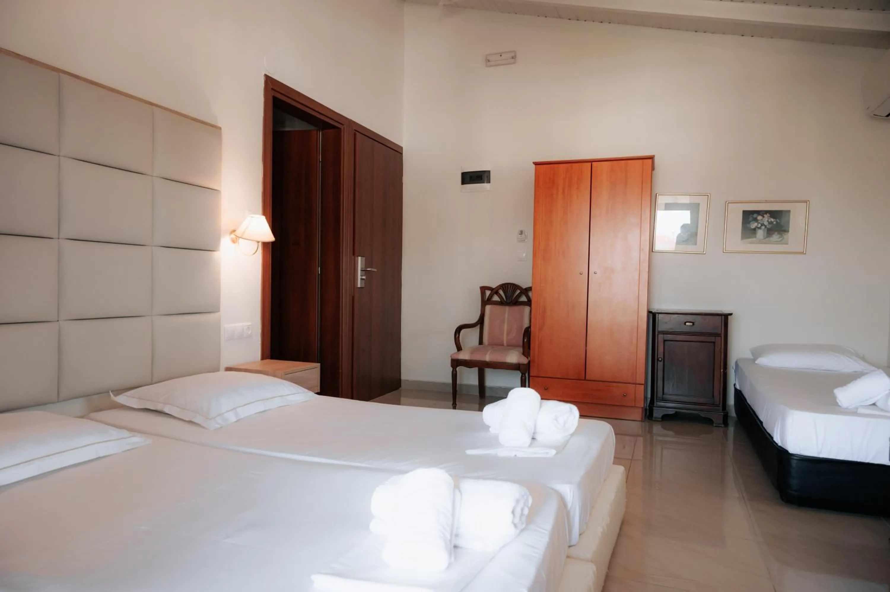 Photo of the whole room in Hotel Platon Beach