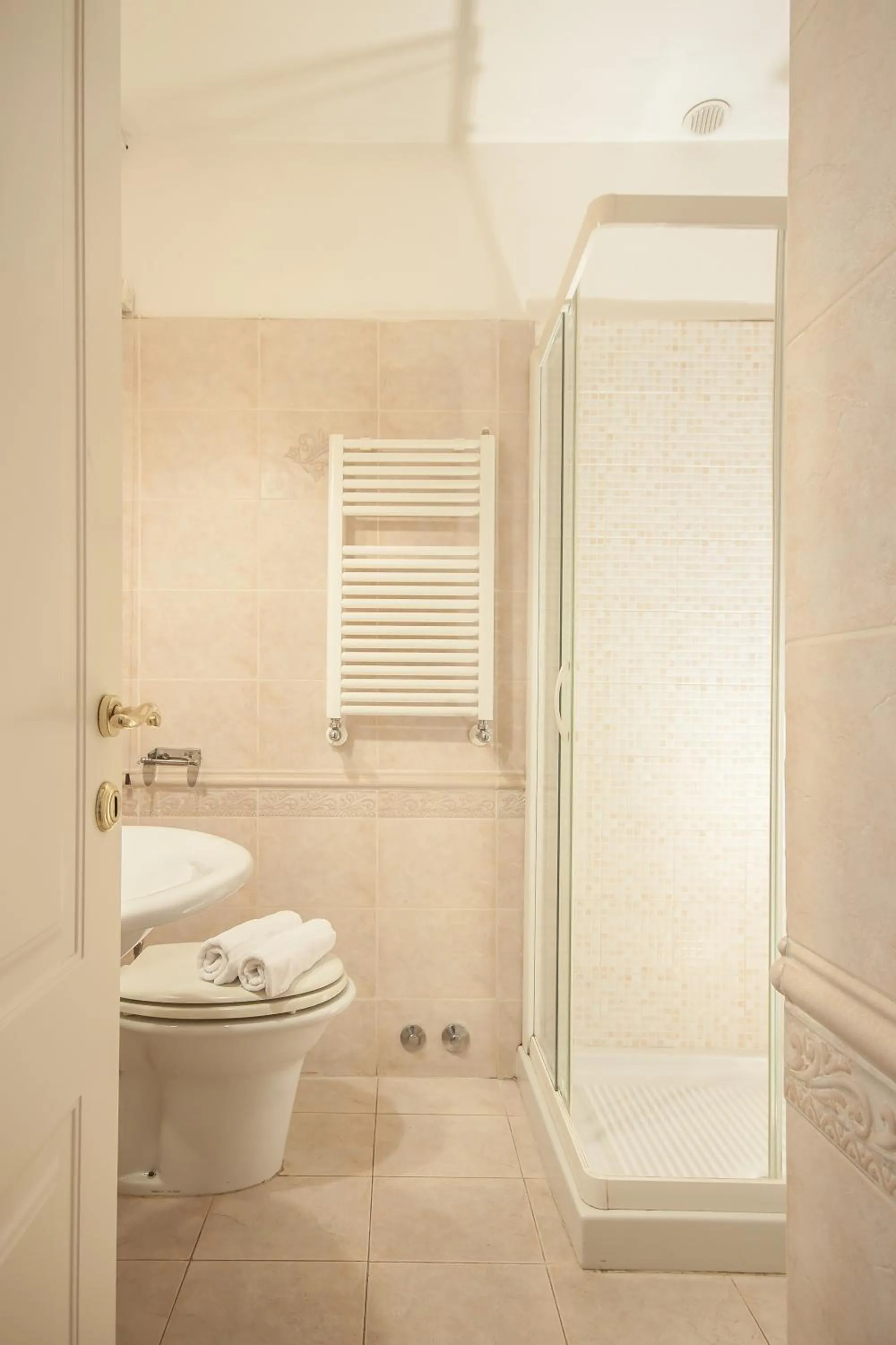 Bathroom in Colosseum B