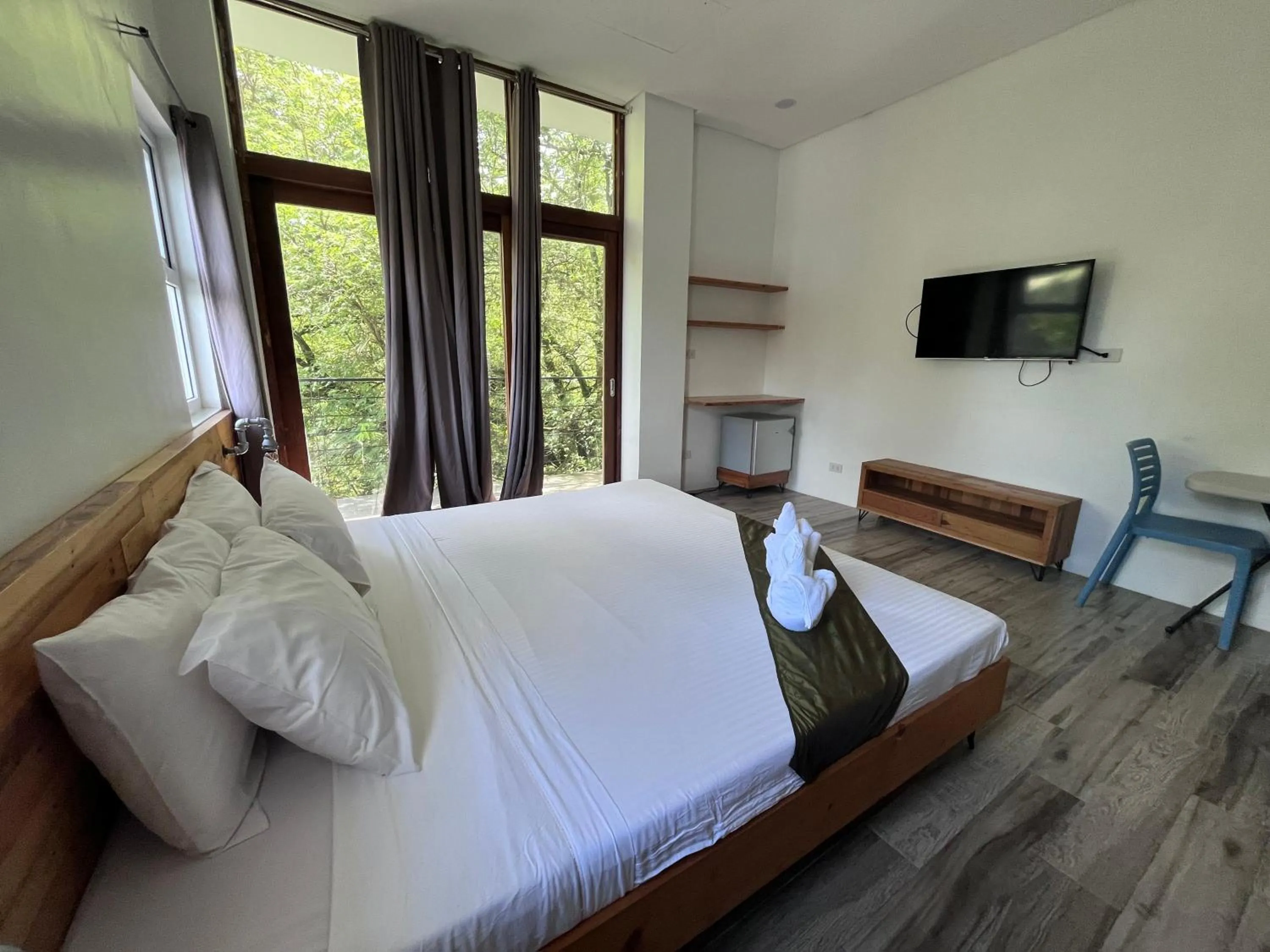 Bed in Blue Lagoon Inn & Suites