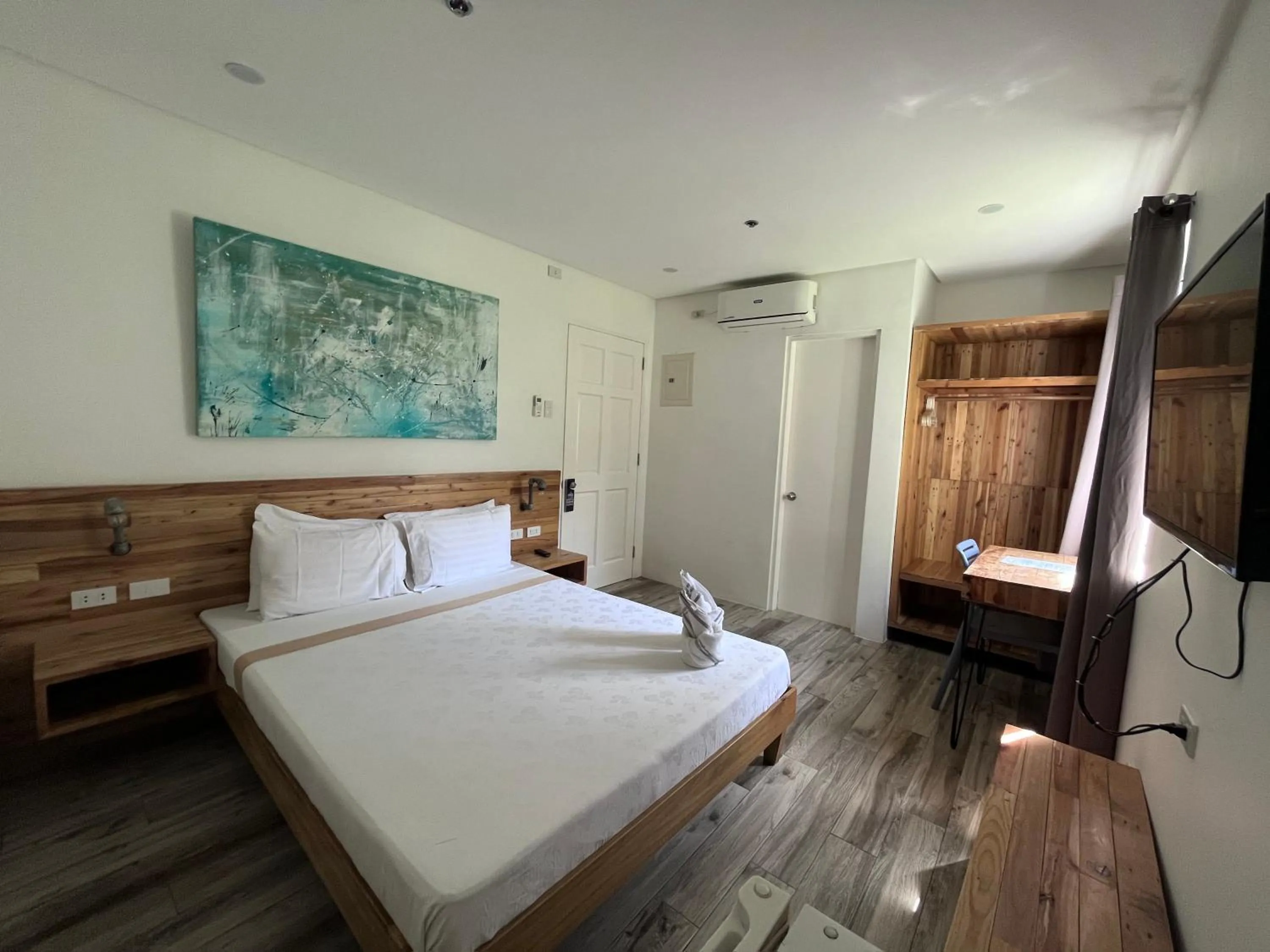 View (from property/room), Bed in Blue Lagoon Inn & Suites