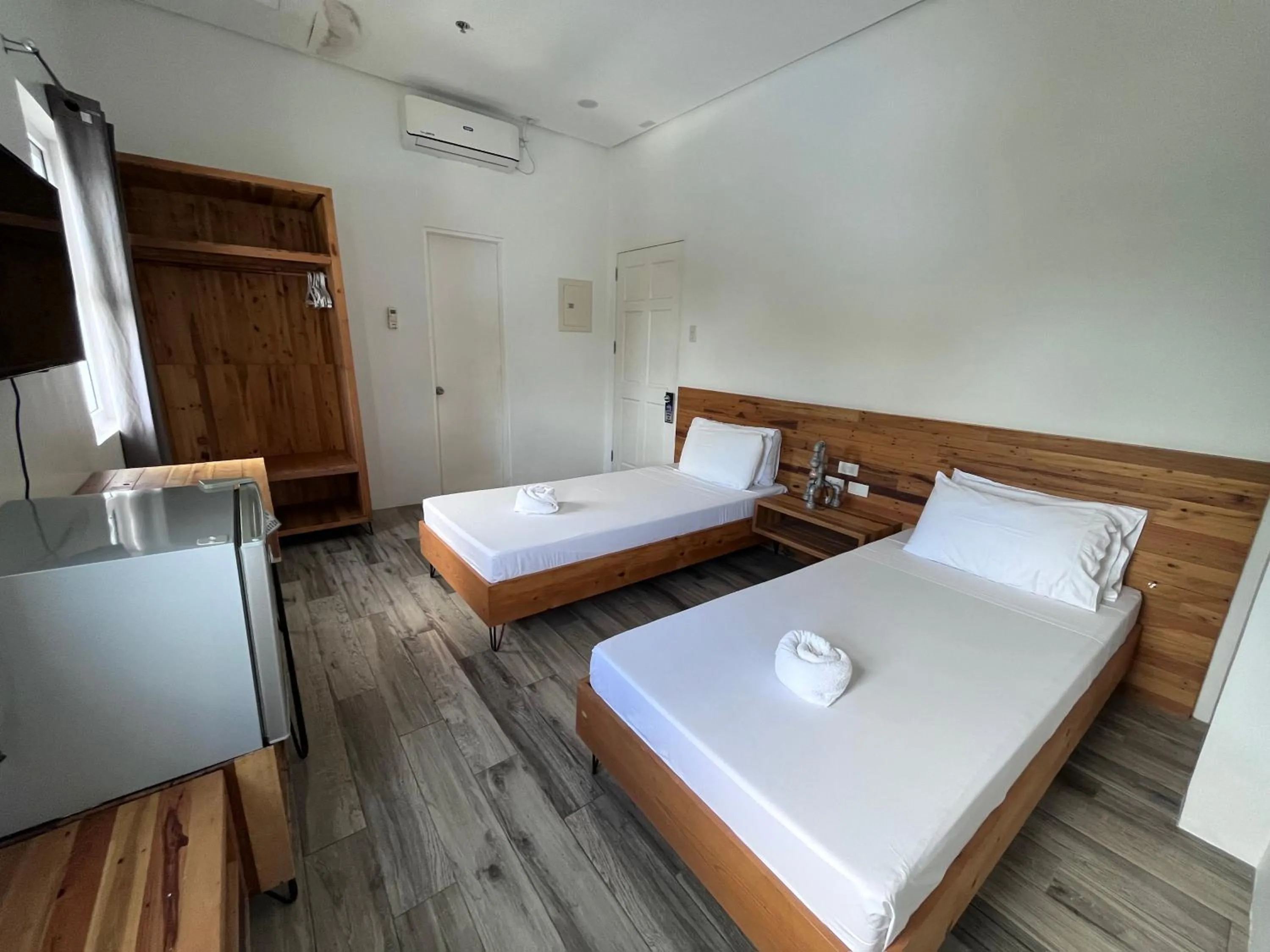 View (from property/room), Bed in Blue Lagoon Inn & Suites