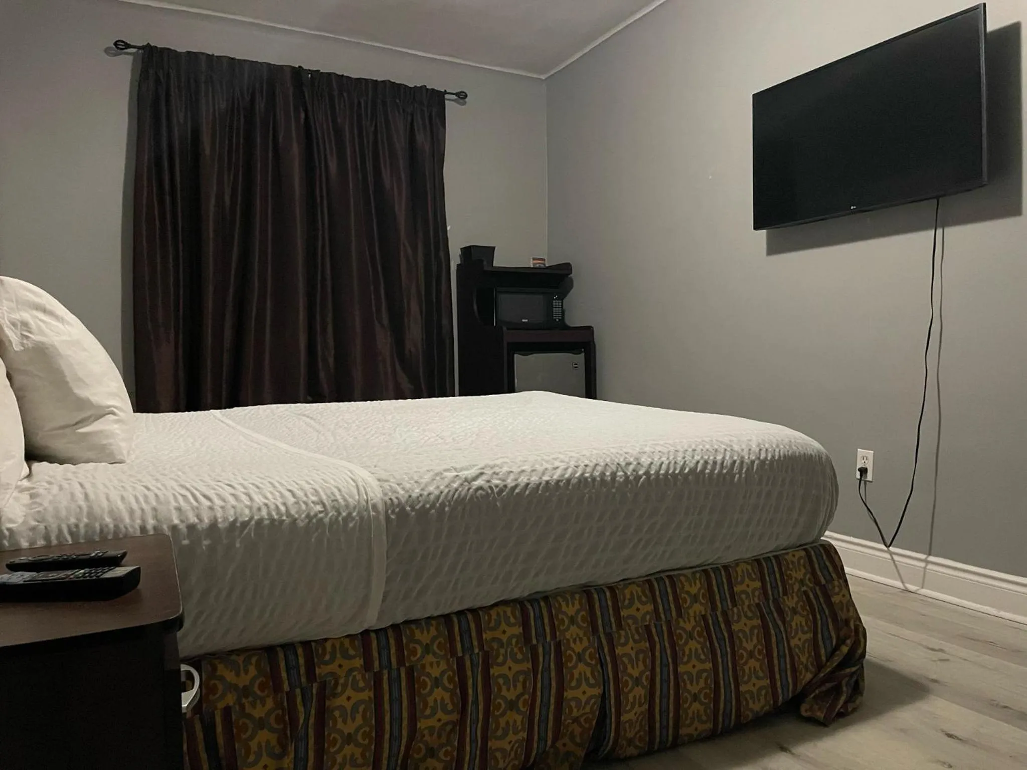 Bedroom, Bed in Travelodge by Wyndham London Ontario