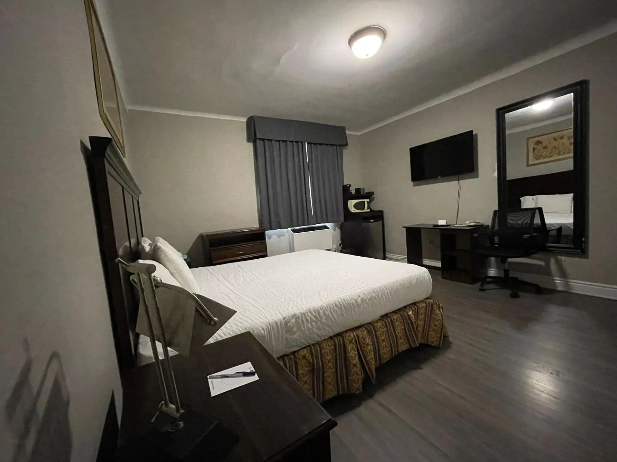 Bedroom, Bed in London residency inn