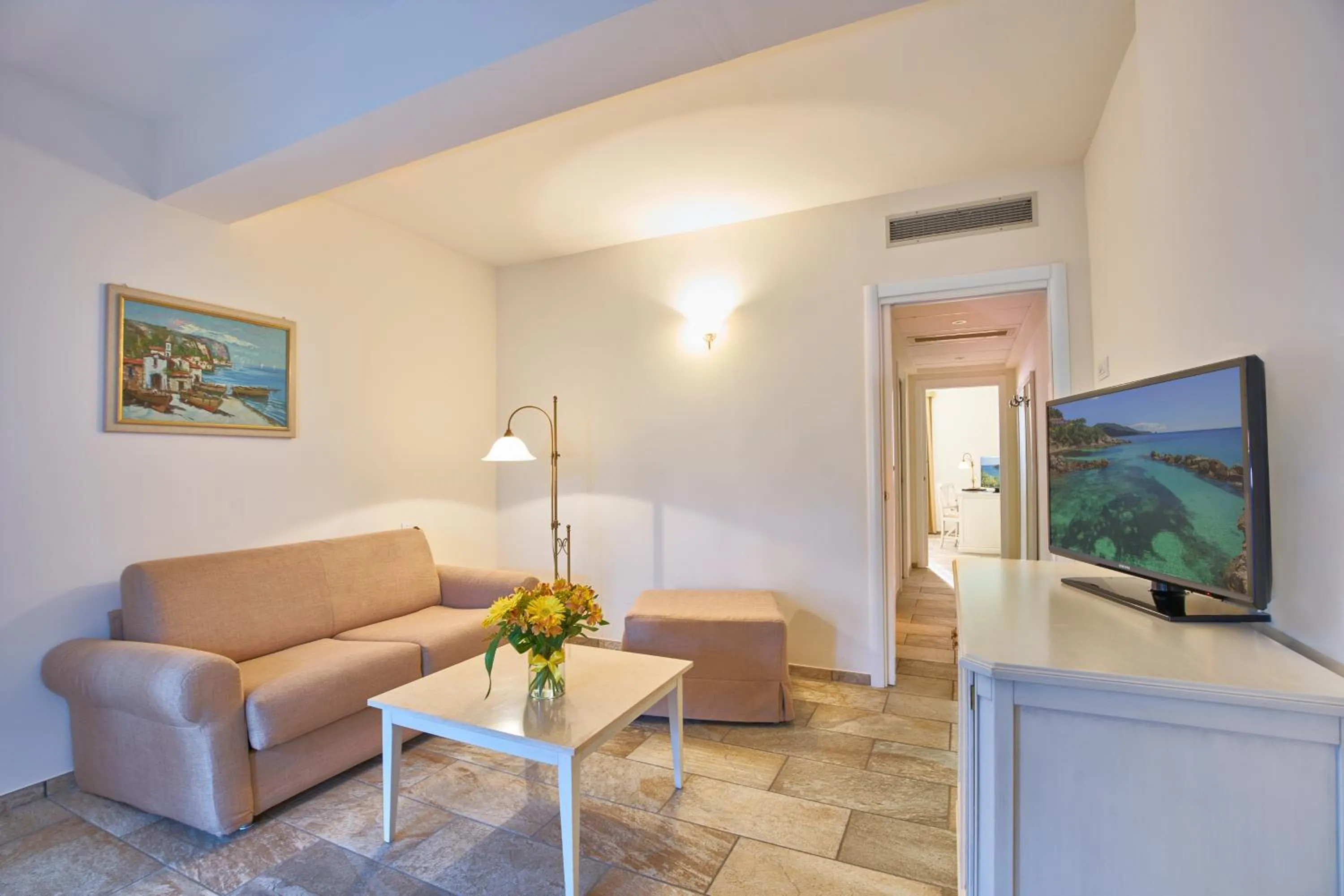 Communal lounge/ TV room in Hotel Del Golfo