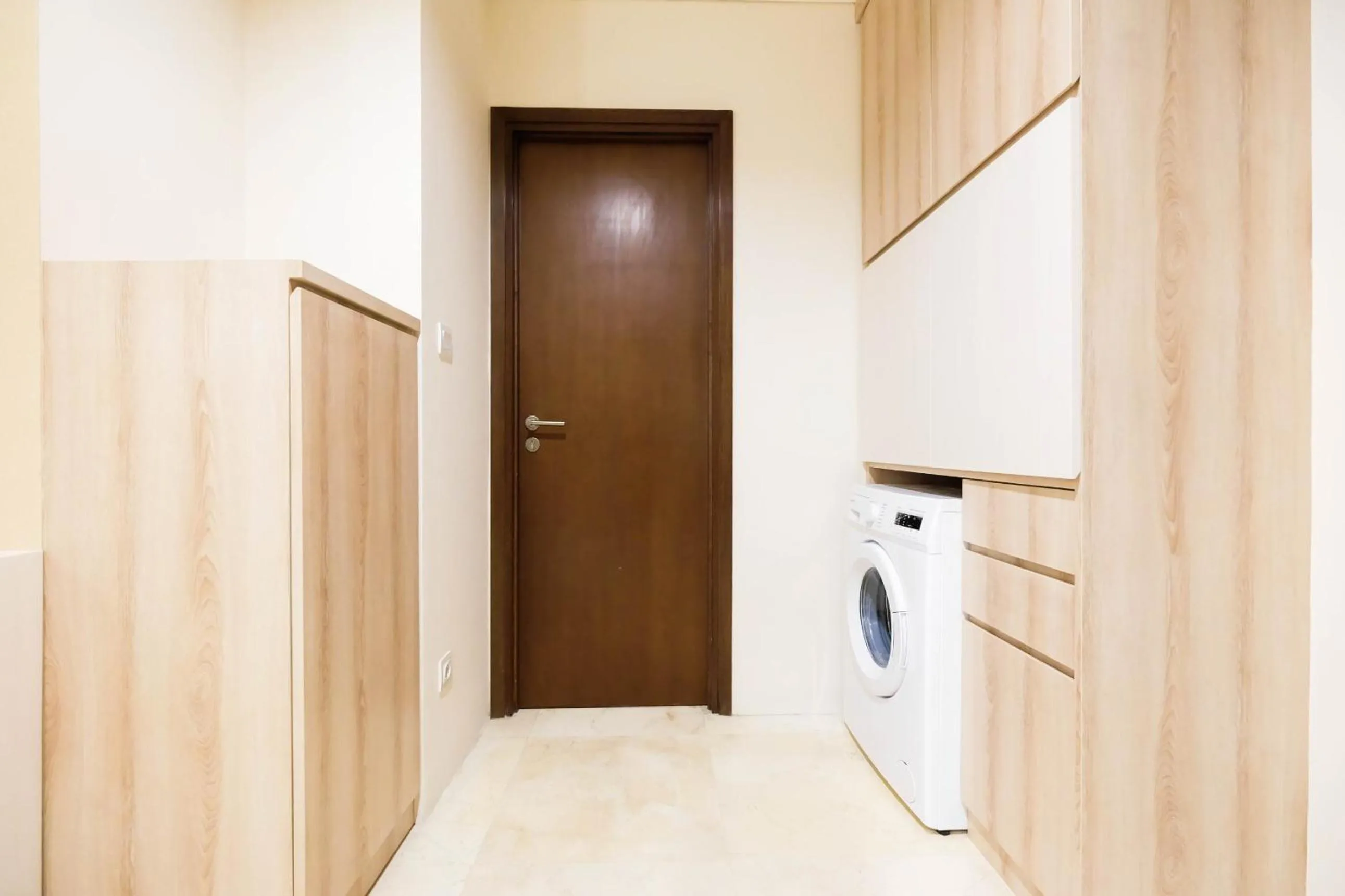 2BR Cozy and Modern L'Avenue Apartment By Travelio