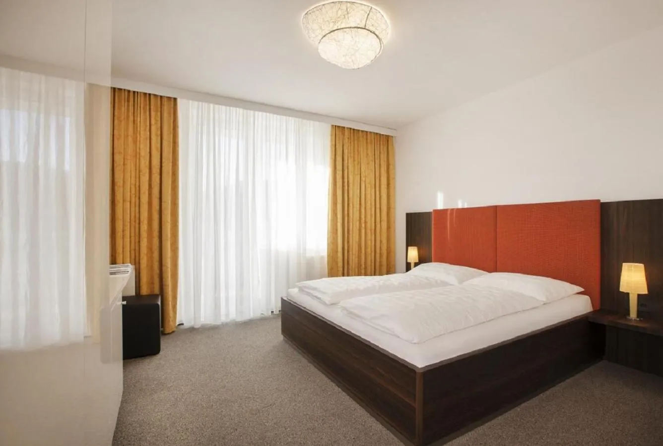 Landmark view, Bed in WIEDERERÖFFNUNG - TAUROA Schönberghof Spielberg