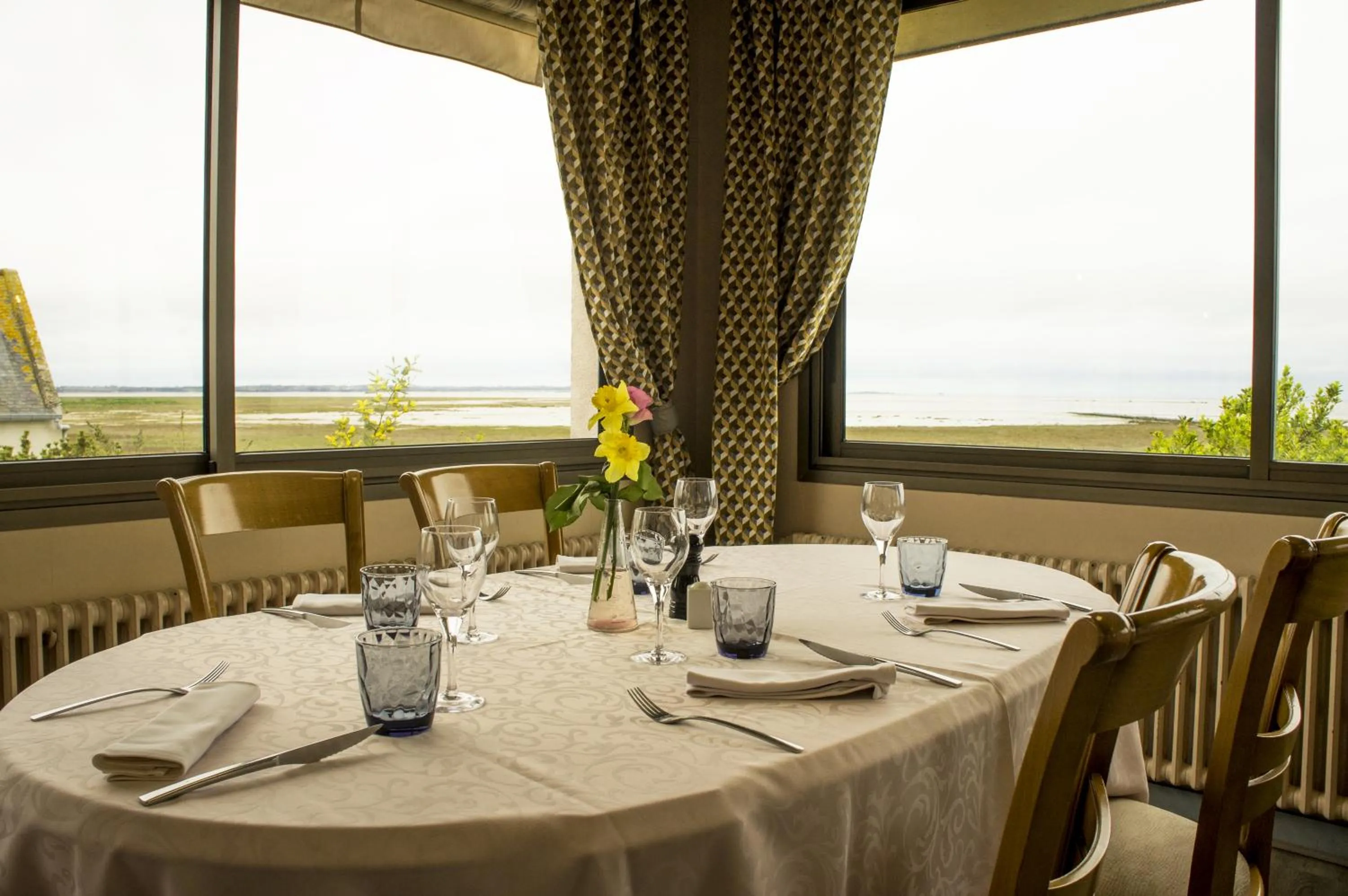 Restaurant/places to eat in Logis Hôtel Le Bretagne