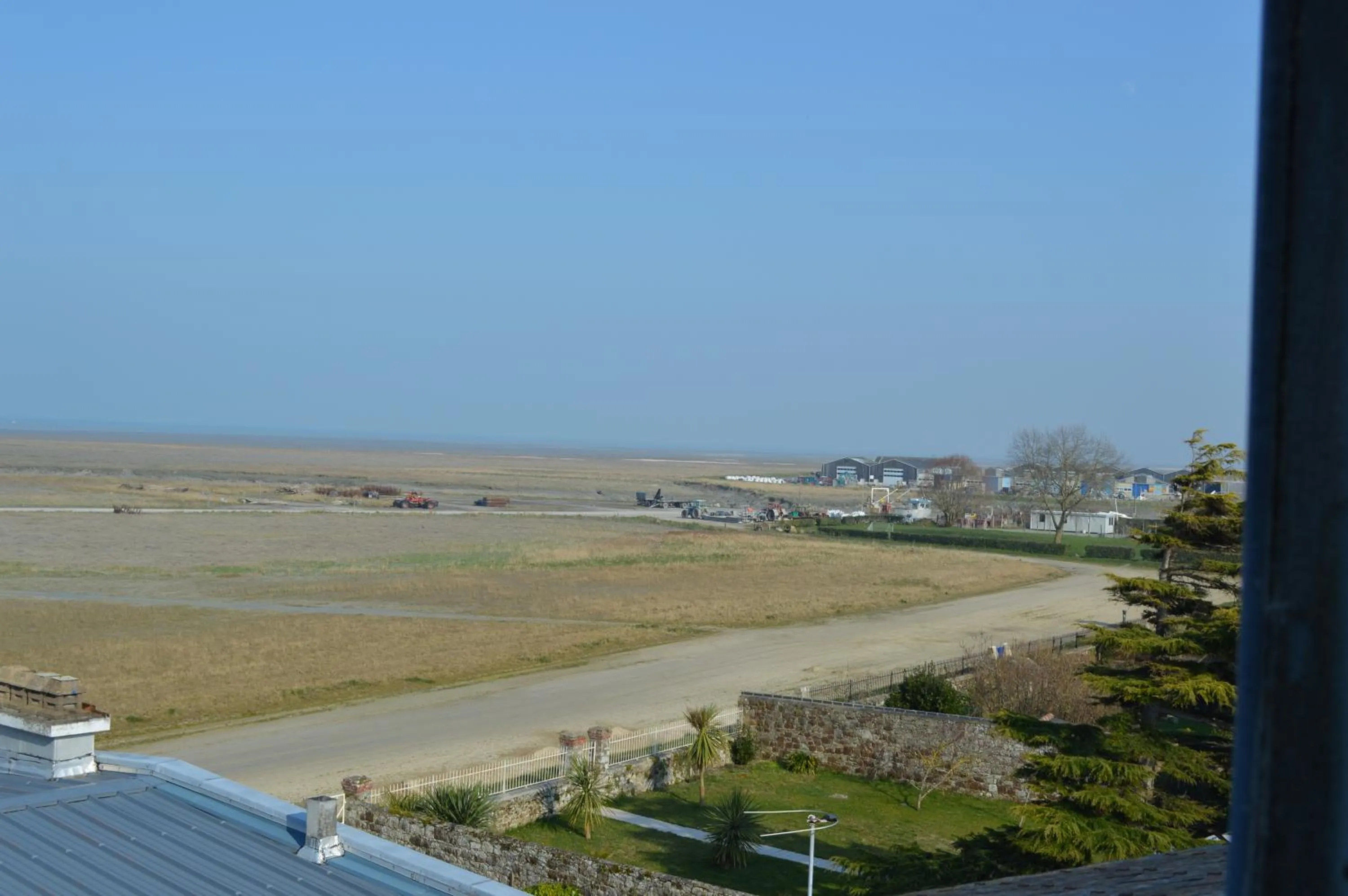 Facade/entrance in Logis Hôtel Le Bretagne
