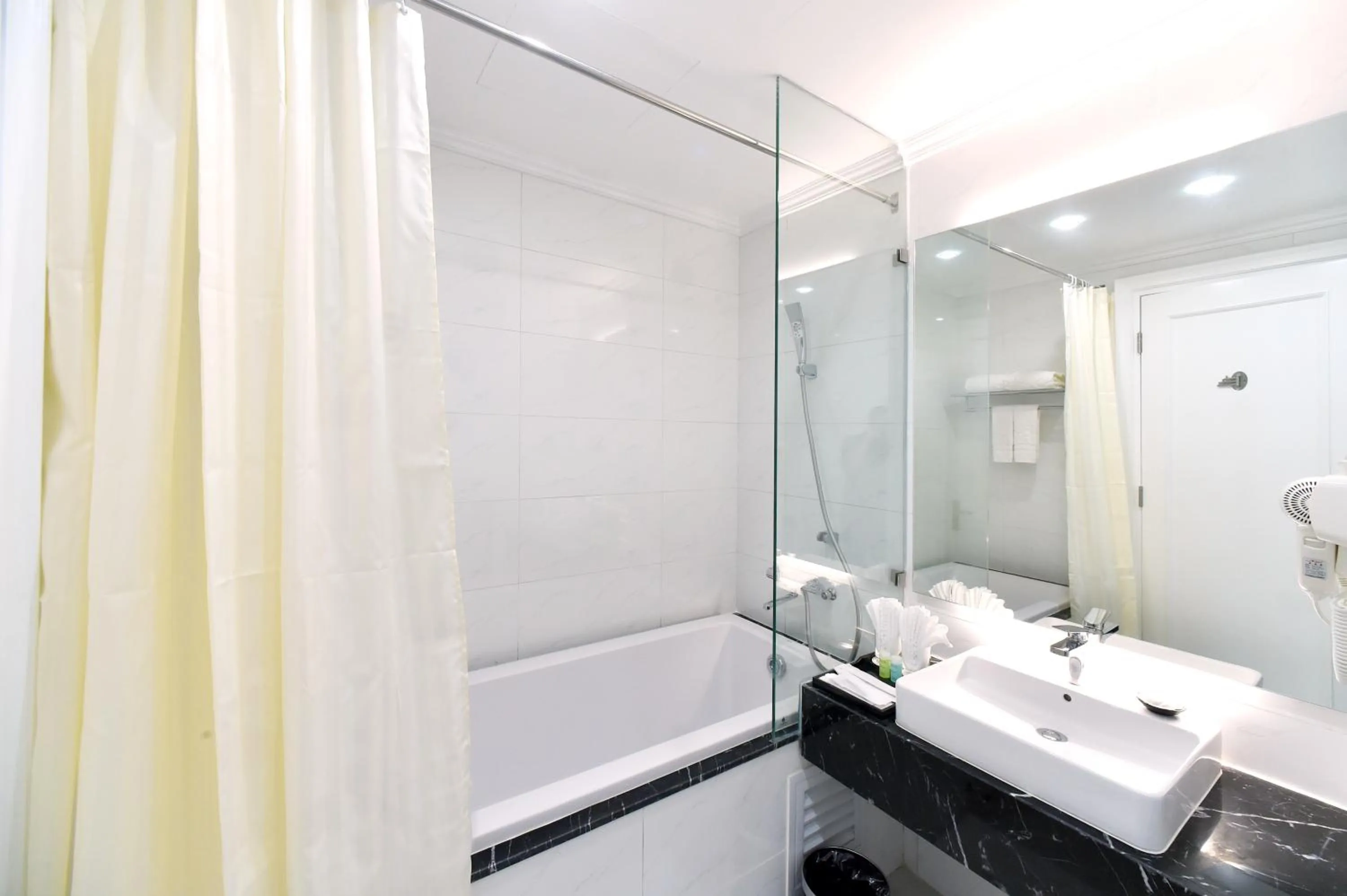 Bathroom in Garco Dragon Hotel 2